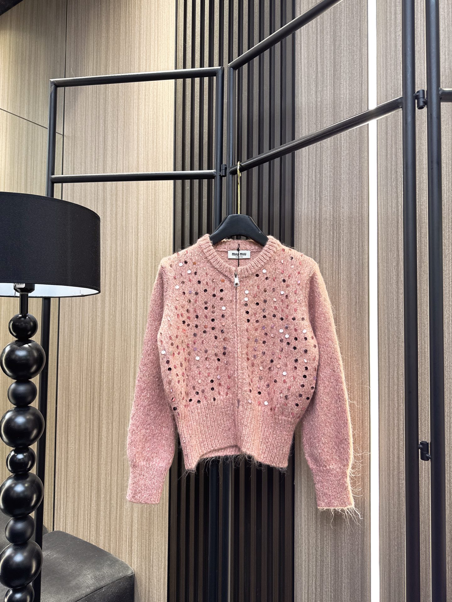 ✨✨✨miumiu✨✨✨2025秋冬新款💫 【新品上市】精选70%羊毛+30%棉混纺面料，柔软亲肤又保暖