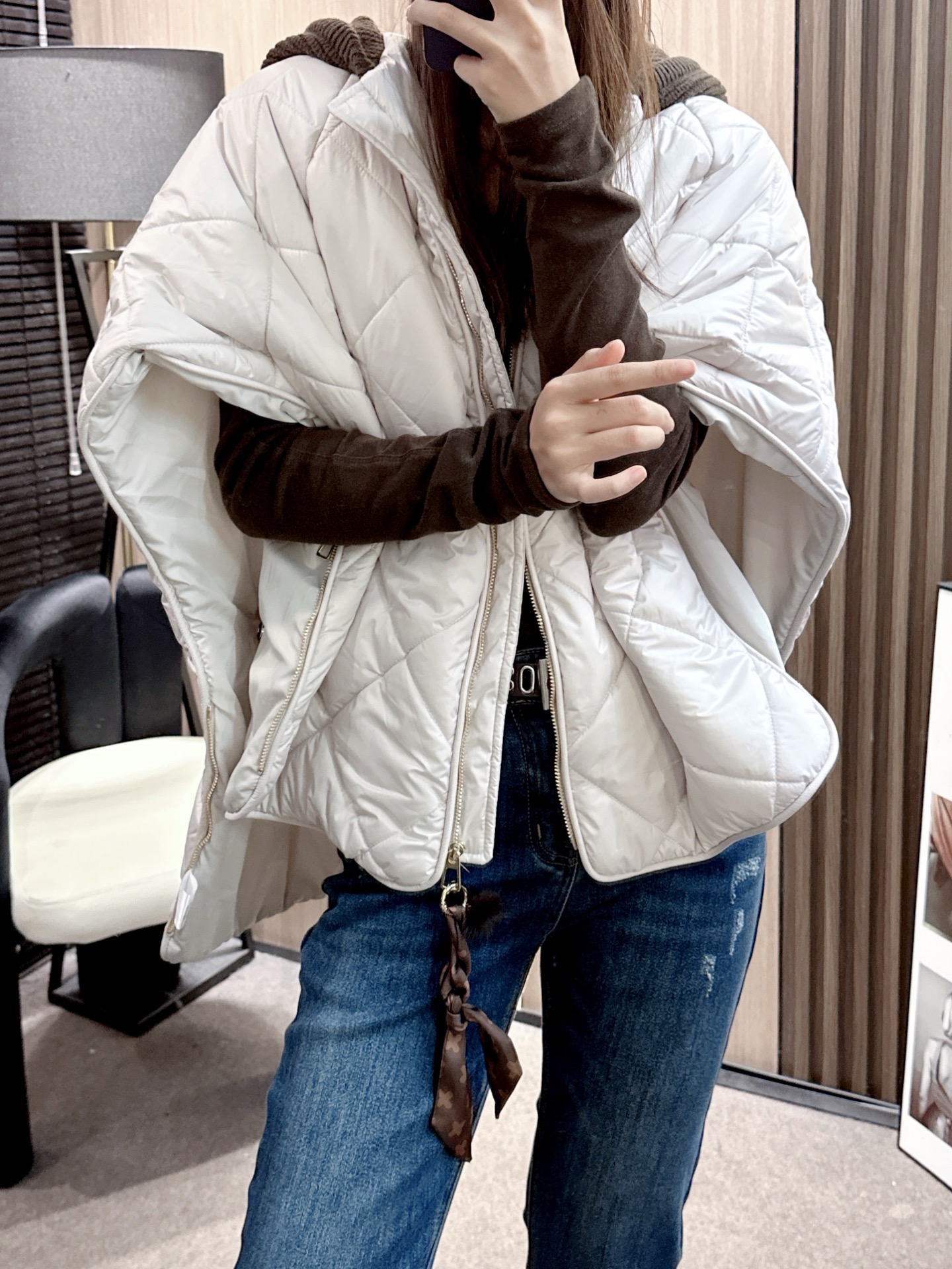 ✨✨✨Sacai✨✨✨2025秋冬新款💫 打破常规的时尚态度！这款毛线连帽拼接坎肩菱格马甲外套，将潮流元