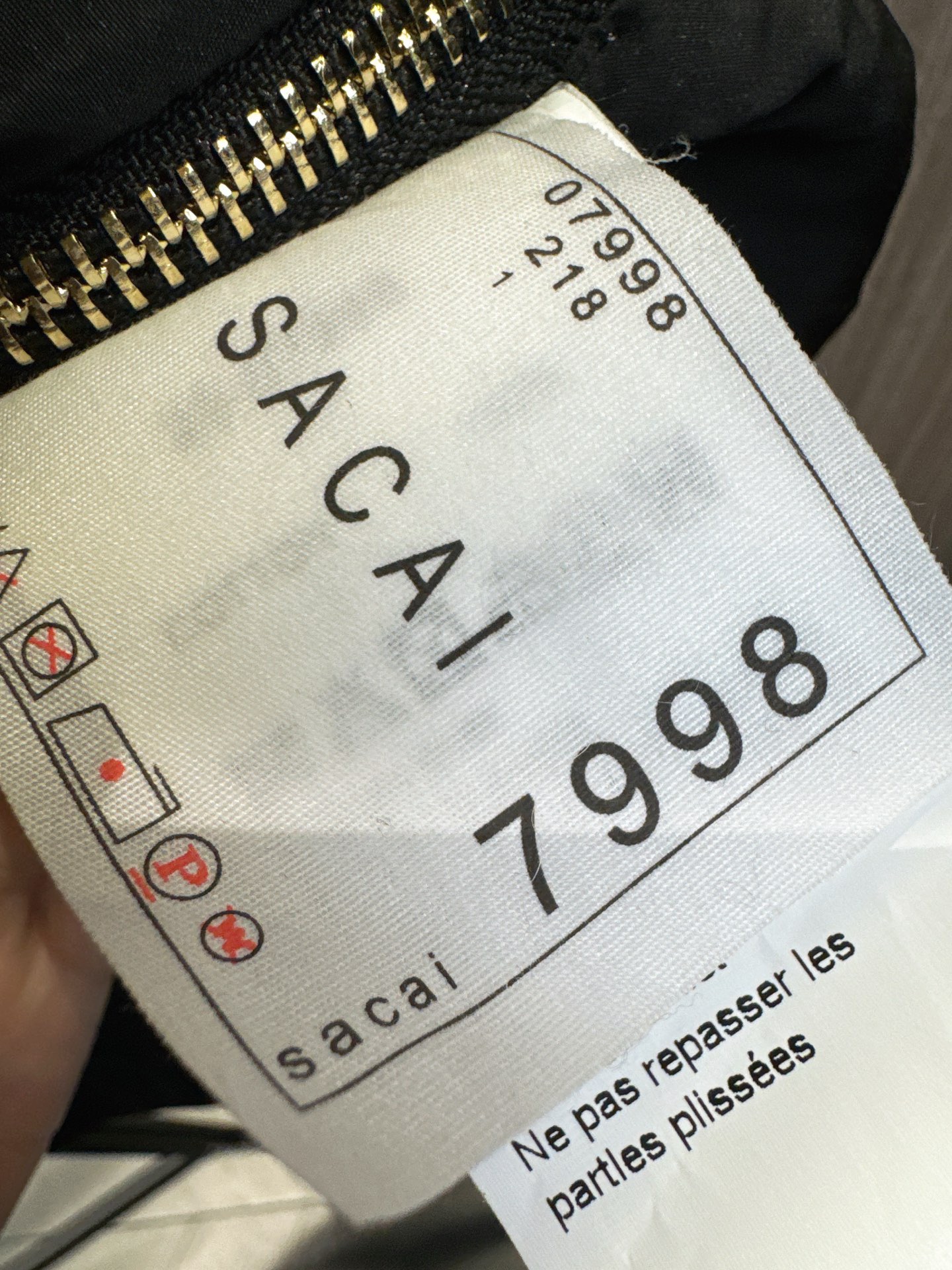 ✨✨✨Sacai✨✨✨2025秋冬新款💫 打破常规的时尚态度！这款毛线连帽拼接坎肩菱格马甲外套，将潮流元
