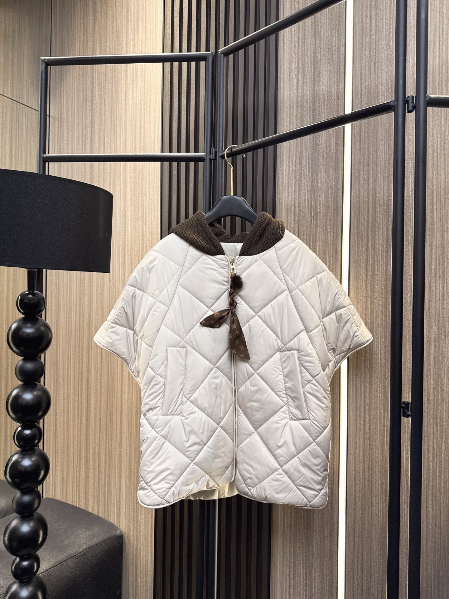 ✨✨✨Sacai✨✨✨2025秋冬新款💫 打破常规的时尚态度！这款毛线连帽拼接坎肩菱格马甲外套，将潮流元