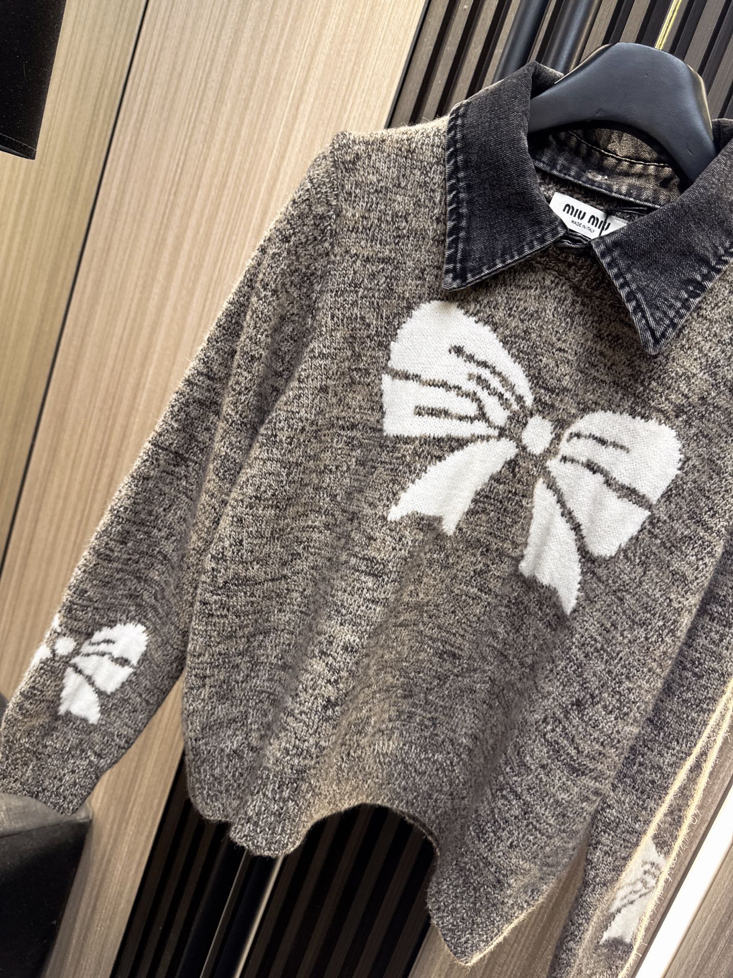 ✨✨✨miumiu✨✨✨2025秋冬新款💫 【轻甜少女感】70%羊毛混纺上衣✨可拆卸牛仔翻领一衣两穿💫蝴