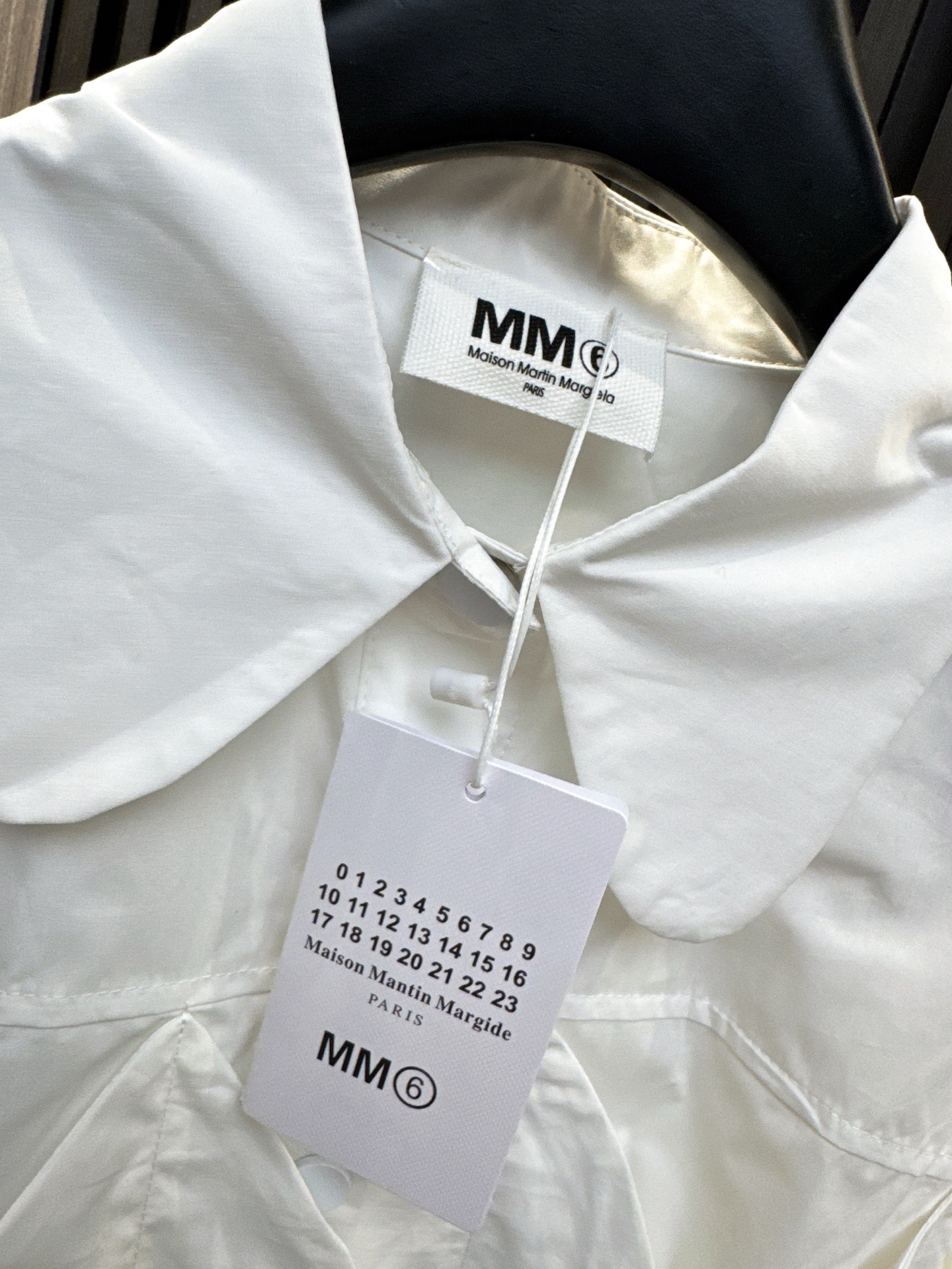✨✨✨MM6✨✨✨2026早春新款💫 立体爱心翻领衬衫上衣，简约中透露着甜美，翻领设计增添优雅气质，立体