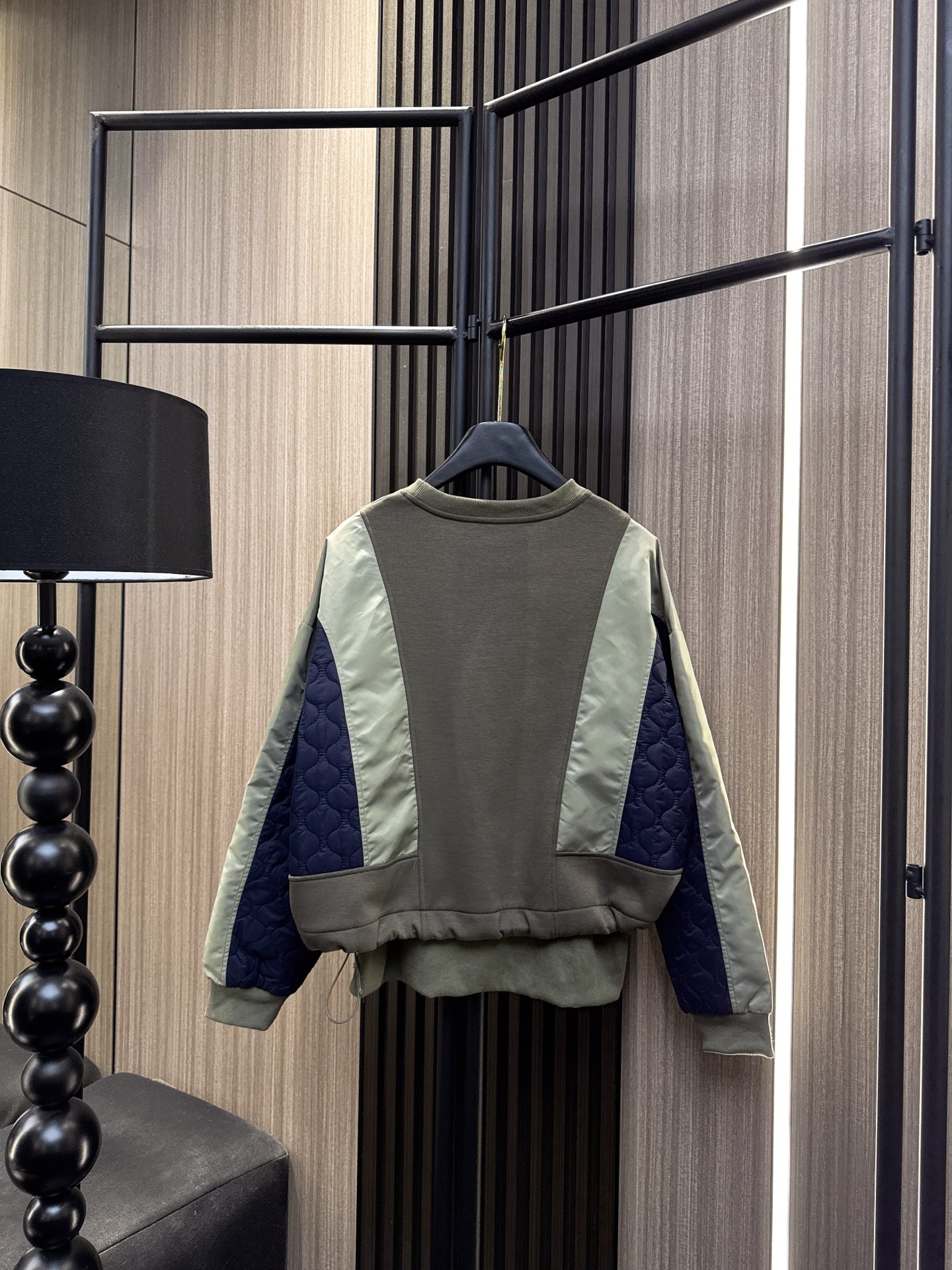 ✨✨✨Sacai✨✨✨2025秋冬新款💫 双层下摆撞色拼接假两件卫衣🔥 独特错位剪裁+层次感拼接设计，轻