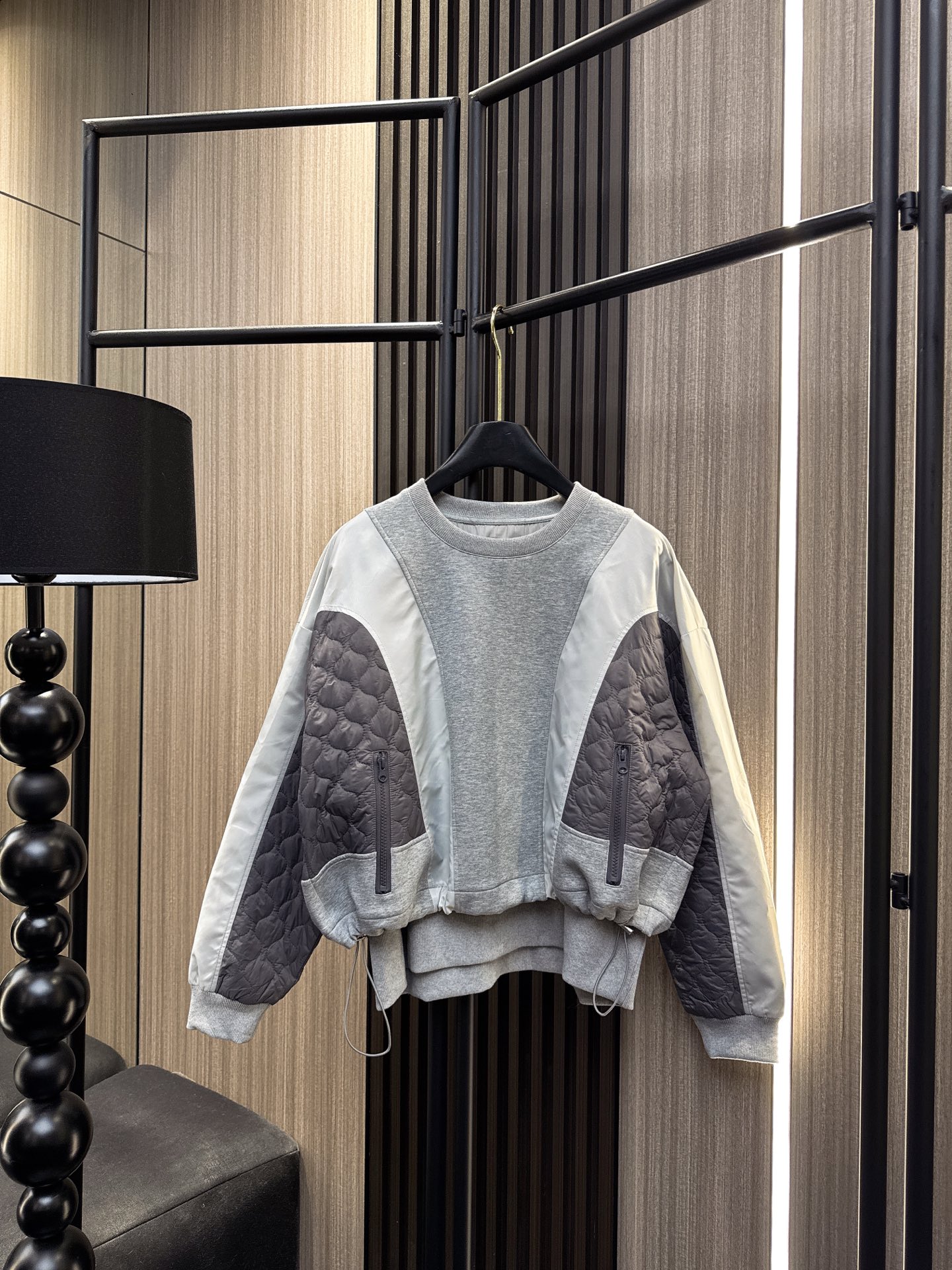 ✨✨✨Sacai✨✨✨2025秋冬新款💫 双层下摆撞色拼接假两件卫衣🔥 独特错位剪裁+层次感拼接设计，轻