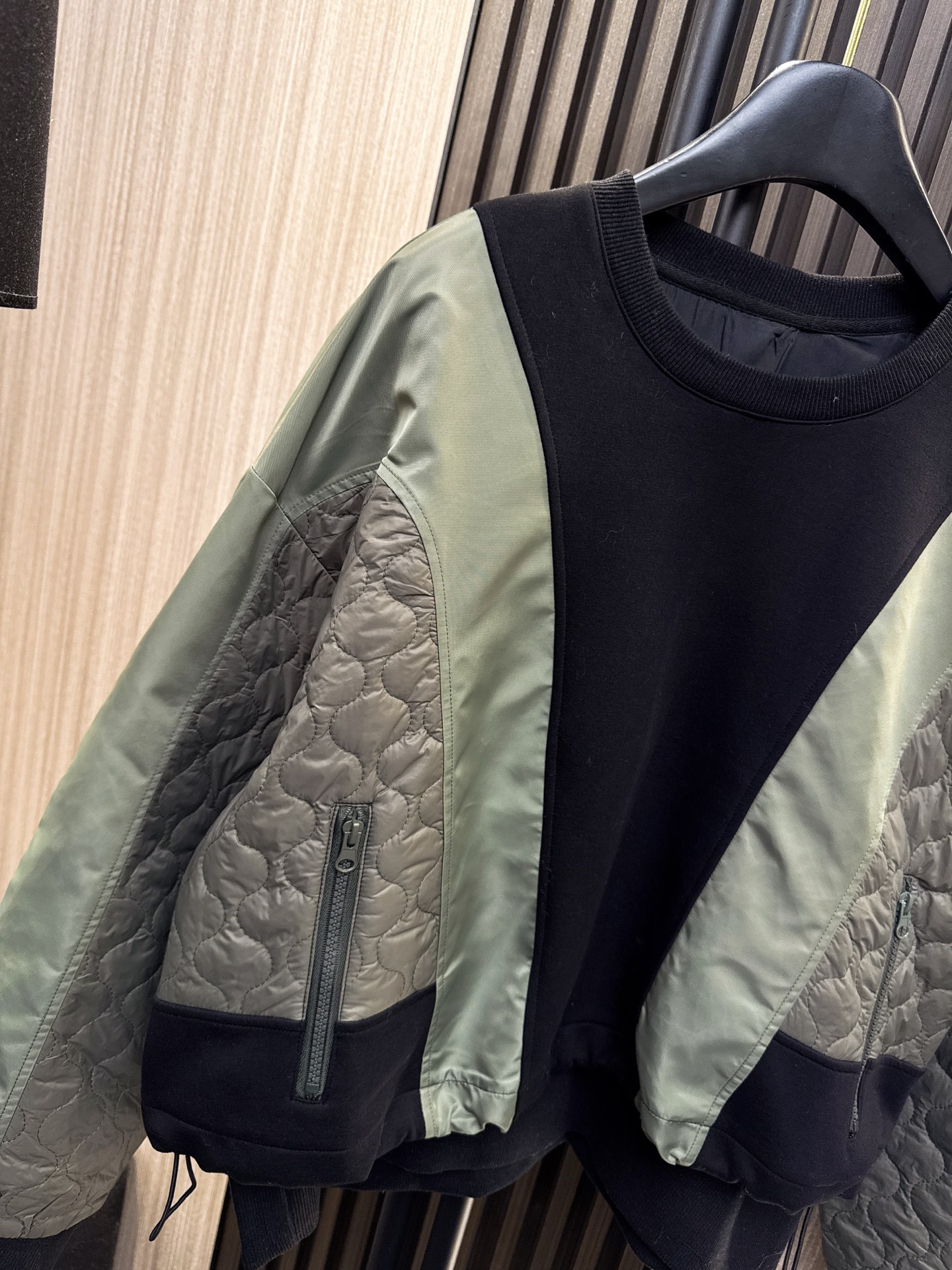✨✨✨Sacai✨✨✨2025秋冬新款💫 双层下摆撞色拼接假两件卫衣🔥 独特错位剪裁+层次感拼接设计，轻