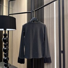 ✨✨✨玛吉拉✨✨✨2025秋冬新款💫 ✨【新款上架】玛吉拉 拉链撞色抹胸拼接假两件套头上衣✨ 🔥时尚与个 ✨✨✨玛吉拉✨✨✨2025秋冬新款💫 ✨【新款上架】玛吉拉 拉链撞色抹胸拼接假两件套头上衣✨ 🔥时尚与个