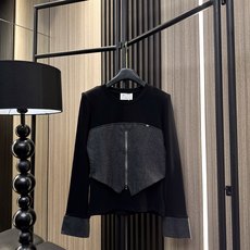 ✨✨✨玛吉拉✨✨✨2025秋冬新款💫 ✨【新款上架】玛吉拉 拉链撞色抹胸拼接假两件套头上衣✨ 🔥时尚与个 ✨✨✨玛吉拉✨✨✨2025秋冬新款💫 ✨【新款上架】玛吉拉 拉链撞色抹胸拼接假两件套头上衣✨ 🔥时尚与个