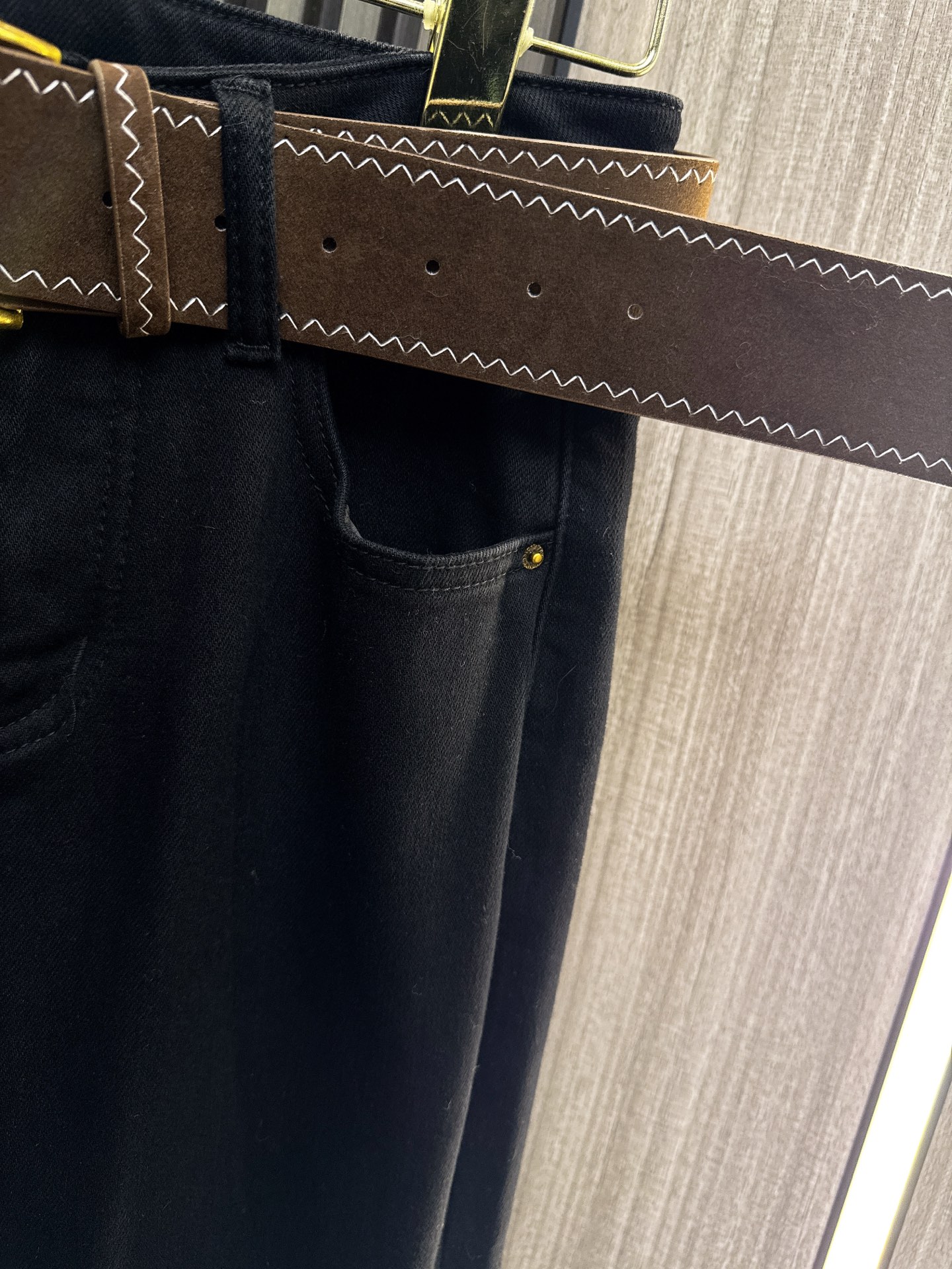 ✨✨✨LOEWE✨✨✨2025秋冬新款💫 波浪明线腰带微喇牛仔裤，简约不简单！精选舒适弹力面料，高腰设计