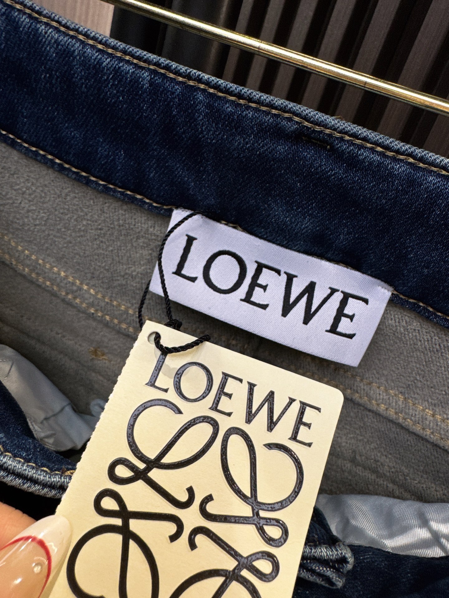 ✨✨✨LOEWE✨✨✨2025秋冬新款💫 波浪明线腰带微喇牛仔裤，简约不简单！精选舒适弹力面料，高腰设计