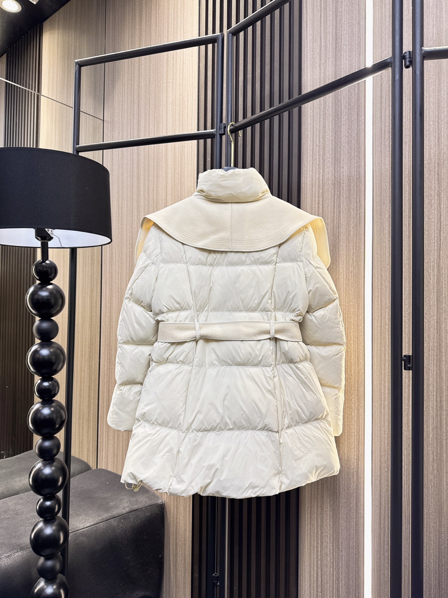 ✨✨✨LOEWE✨✨✨2025秋冬新款💫 【Loewe90鸭绒保暖神器】🔥大翻领披巾+立领带腰带假两件设