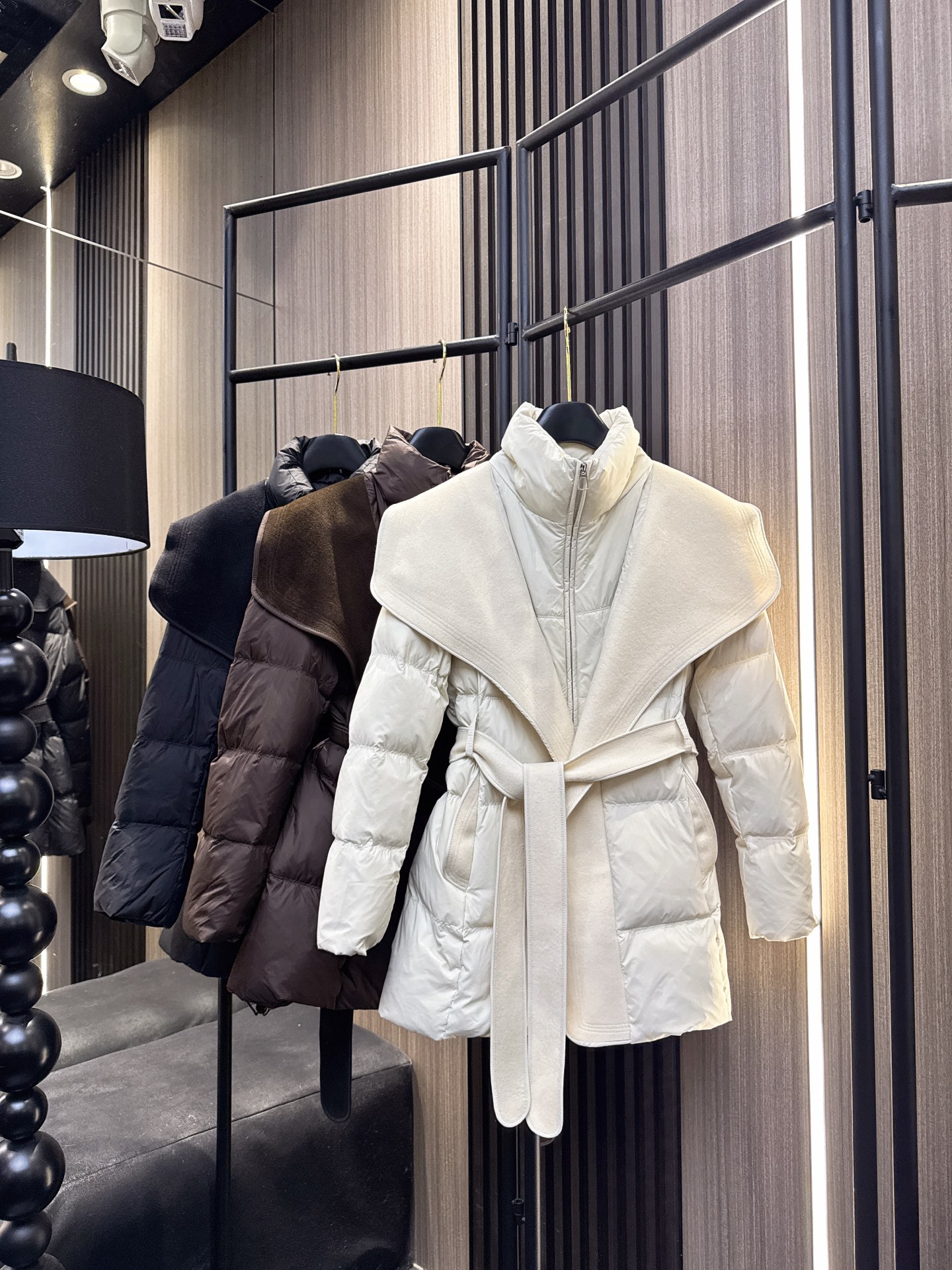 ✨✨✨LOEWE✨✨✨2025秋冬新款💫 【Loewe90鸭绒保暖神器】🔥大翻领披巾+立领带腰带假两件设