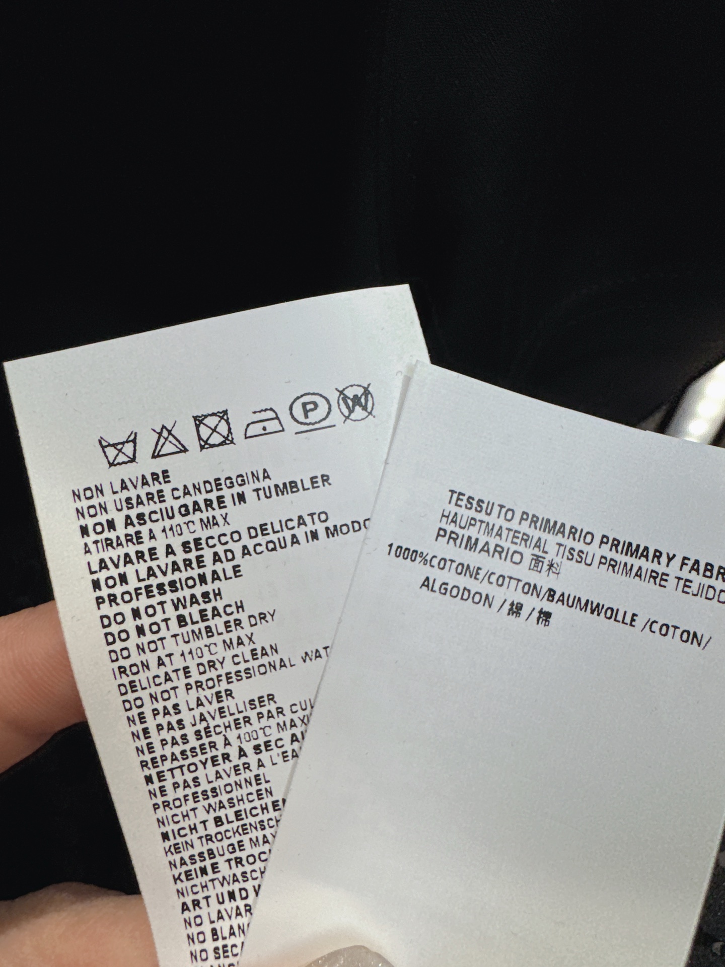 ✨✨✨MM6✨✨✨2026春夏新款💫 下摆镂空拼接设计短袖上衣，简约不失个性，独特的下摆剪裁与镂空细节，