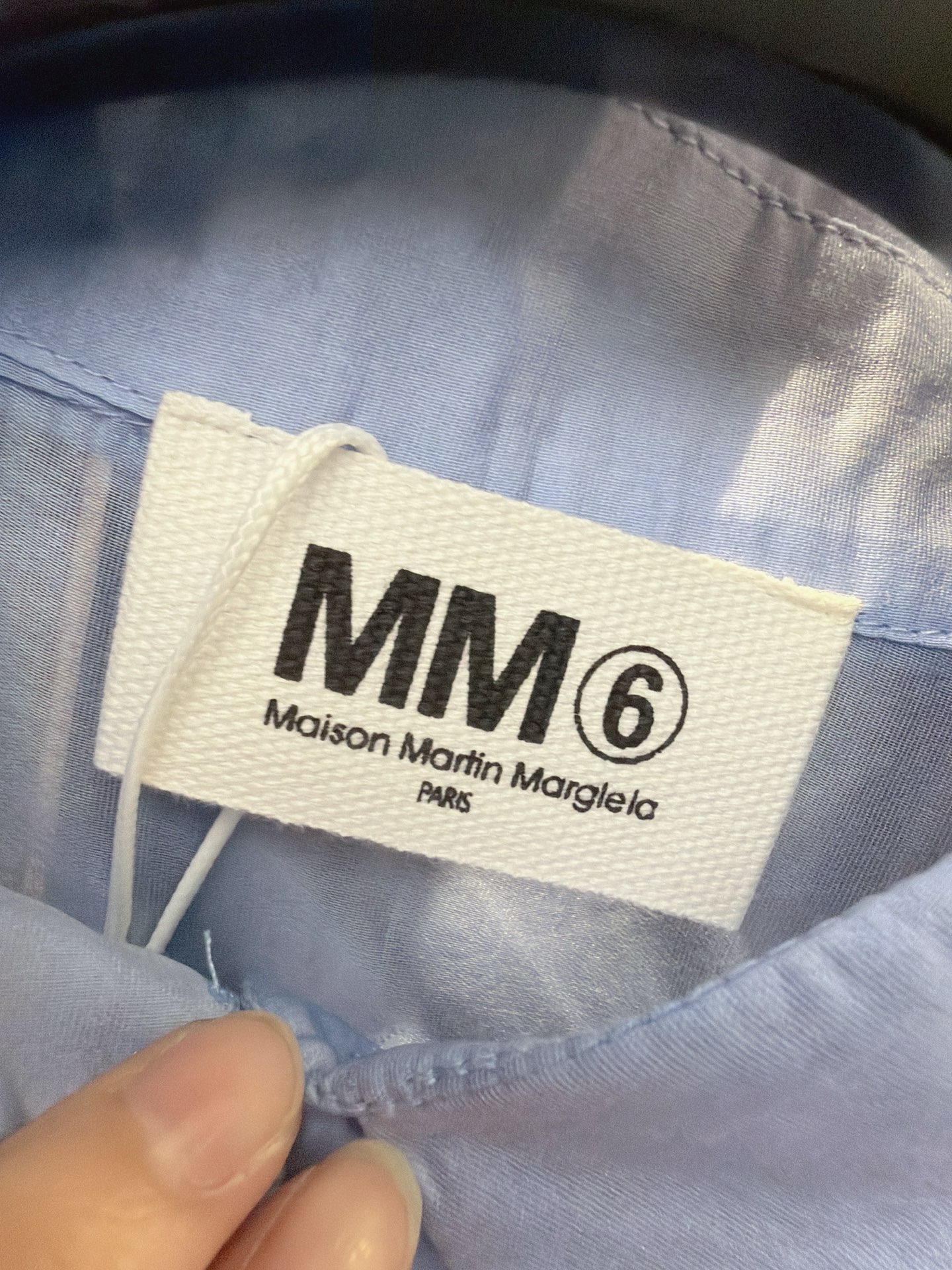 ✨✨✨mm6✨✨ 【MM6新款上市】百分百天丝面料，轻盈透气又亲肤！下摆拼接精致花边，细节满分的高级感衬