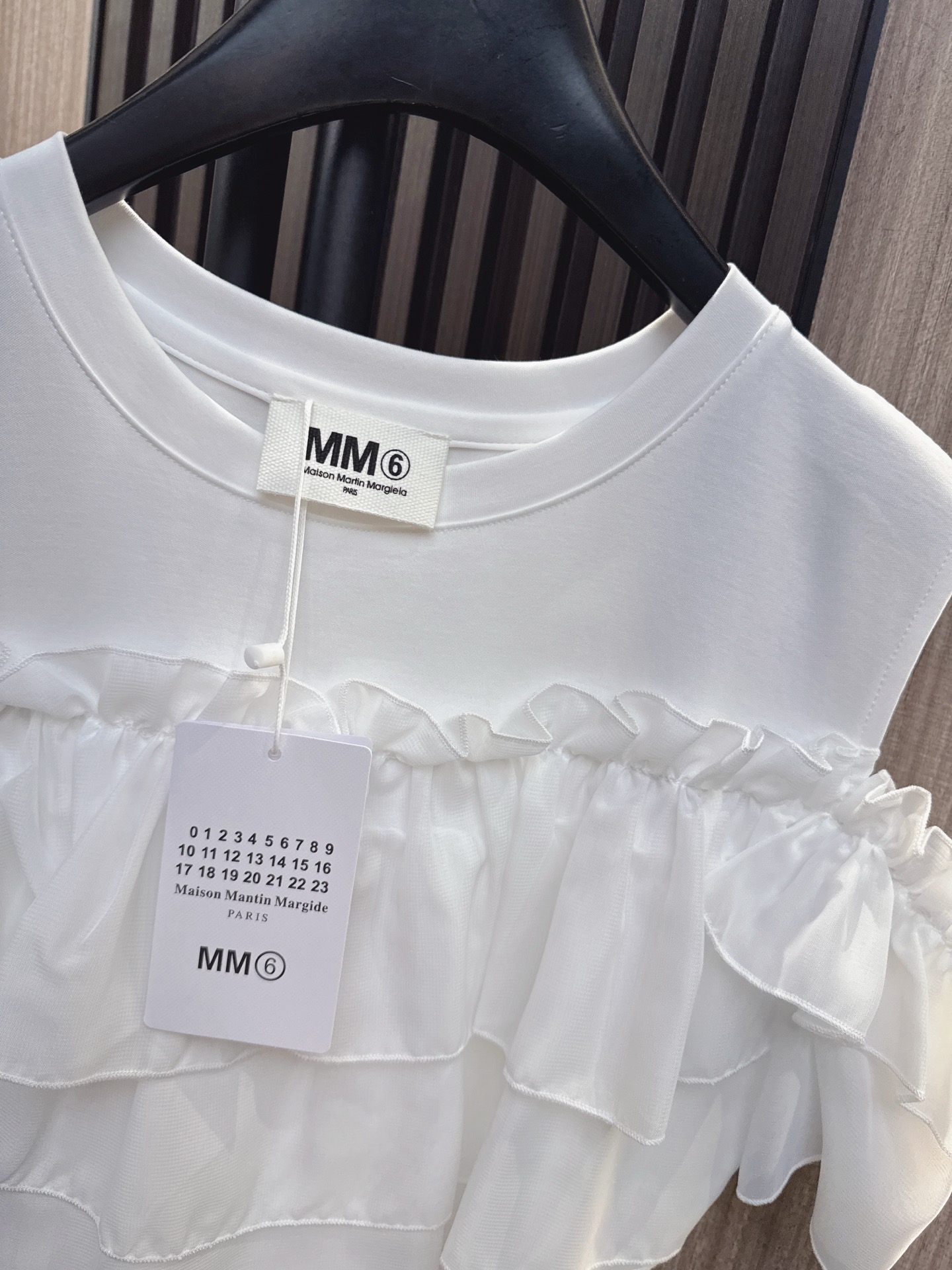 ✨✨✨MM6✨✨✨2026春夏新款💫 【MM6网纱花边拼接漏肩上衣】✨ 一件让你成为街头焦点的秘密武器！