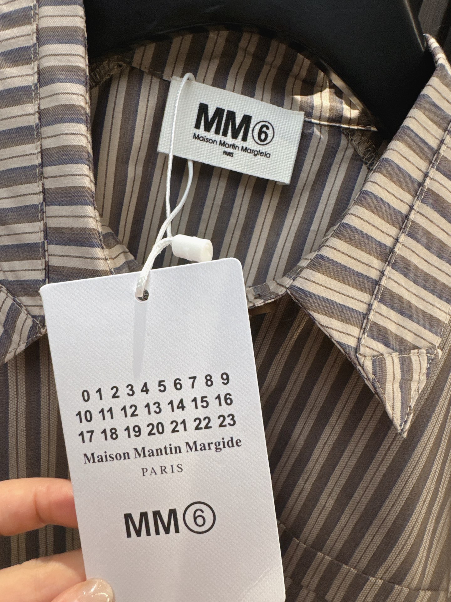 ✨✨✨MM6✨✨✨2026新版💫 【MM6新品】网纱拼接条纹无袖翻领马甲来袭！时尚与质感的完美碰撞，拼接