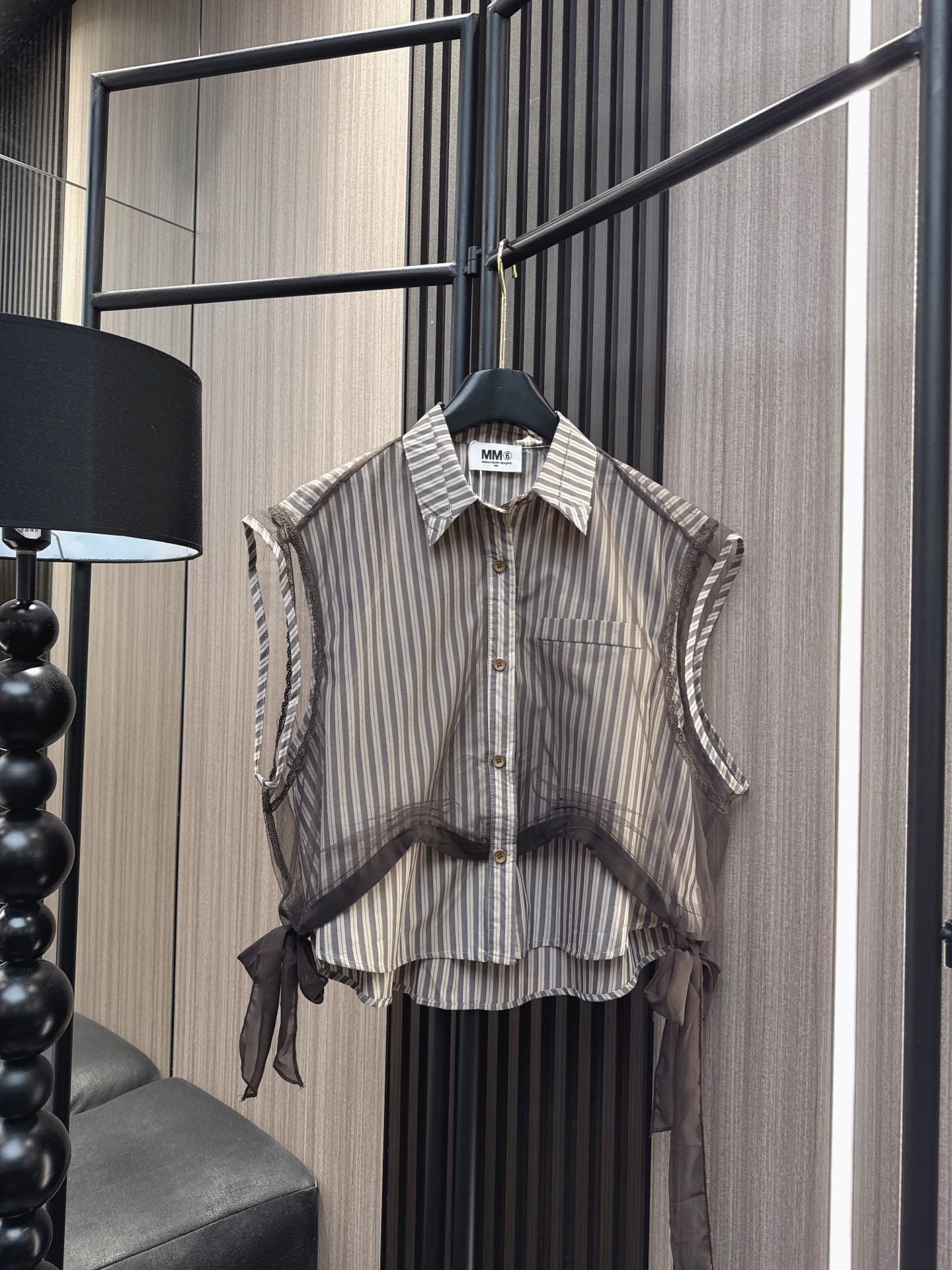 ✨✨✨MM6✨✨✨2026新版💫 【MM6新品】网纱拼接条纹无袖翻领马甲来袭！时尚与质感的完美碰撞，拼接