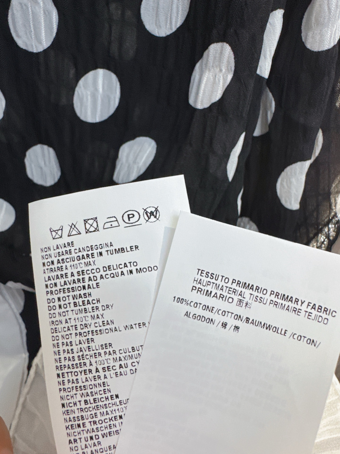 ✨✨✨MM6✨✨✨2026新版💫 【爆款推荐】mm6不规则网纱下摆拼接泡泡袖波点上衣，超现实解构设计，独