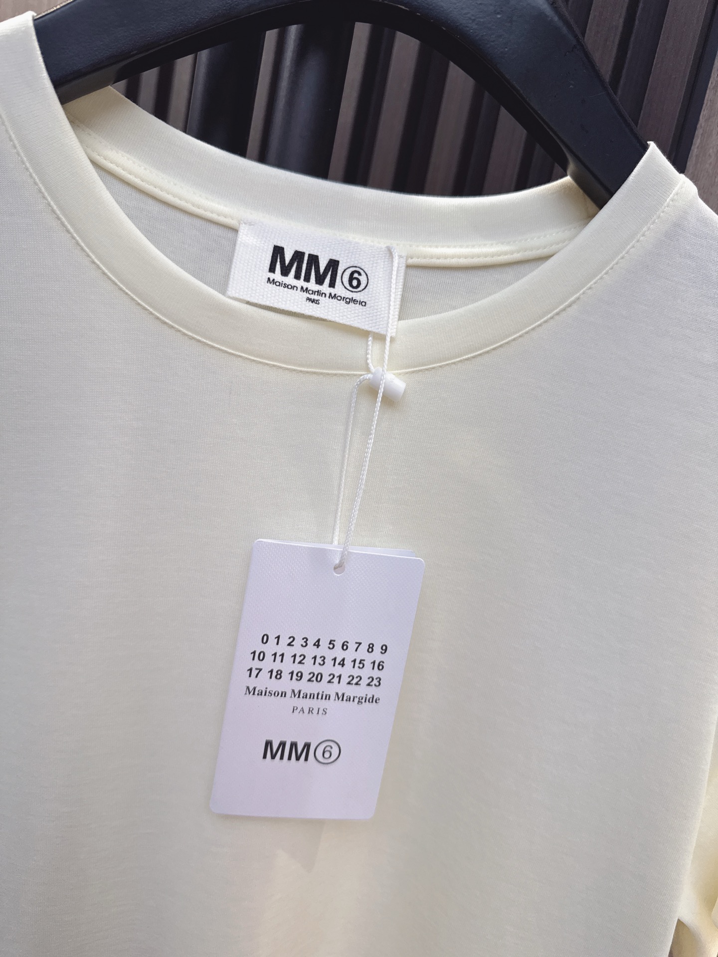 ✨✨✨ MM6✨✨✨2026新版💫超级爆款推荐流光荷叶边下摆拼接连衣裙。灵动垂坠感拉满。软糯亲肤面料，简