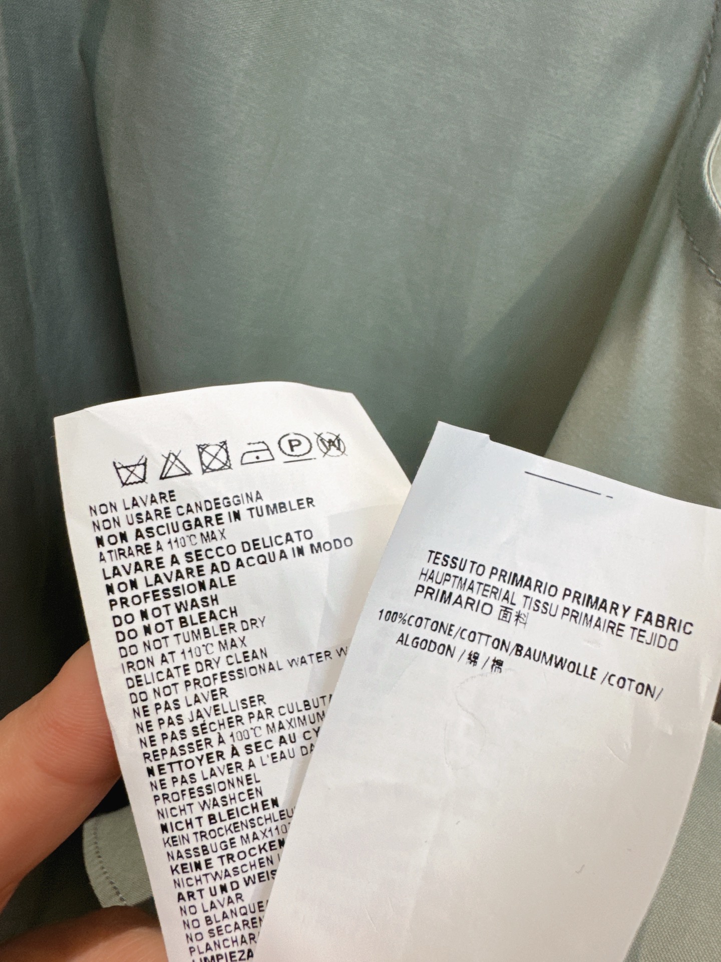 ✨✨✨ mm6✨✨✨2026春夏新款不规则荷叶边无袖小衫。圆领显瘦不挑肩，斜裁拼接荷叶下摆，棉料透气垂顺