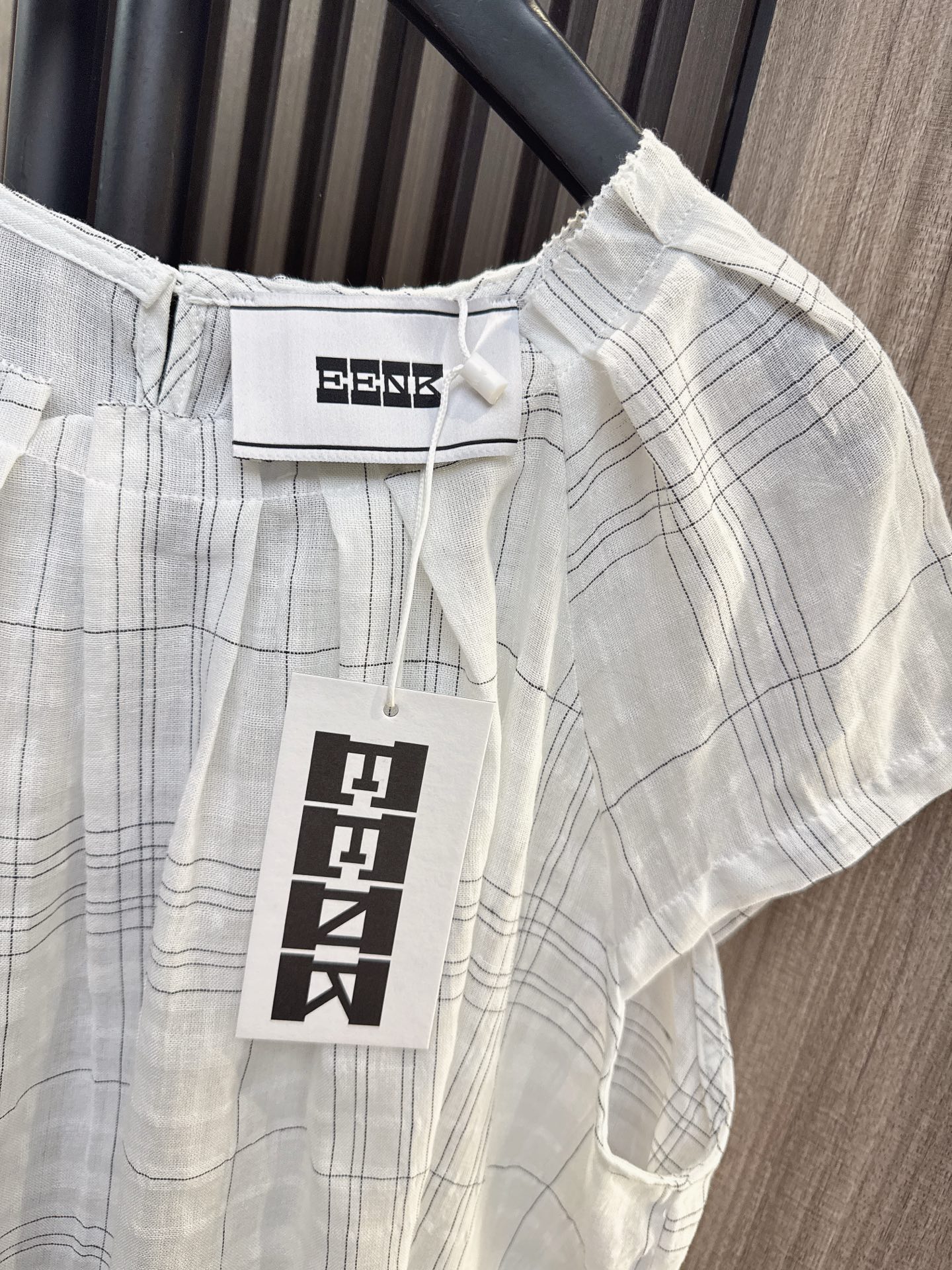 ✨✨✨EENK✨✨✨2026新版💫 今日EENK穿搭｜格纹小飞袖，下摆花边褶皱太戳少女心，藏肉神器小飞袖