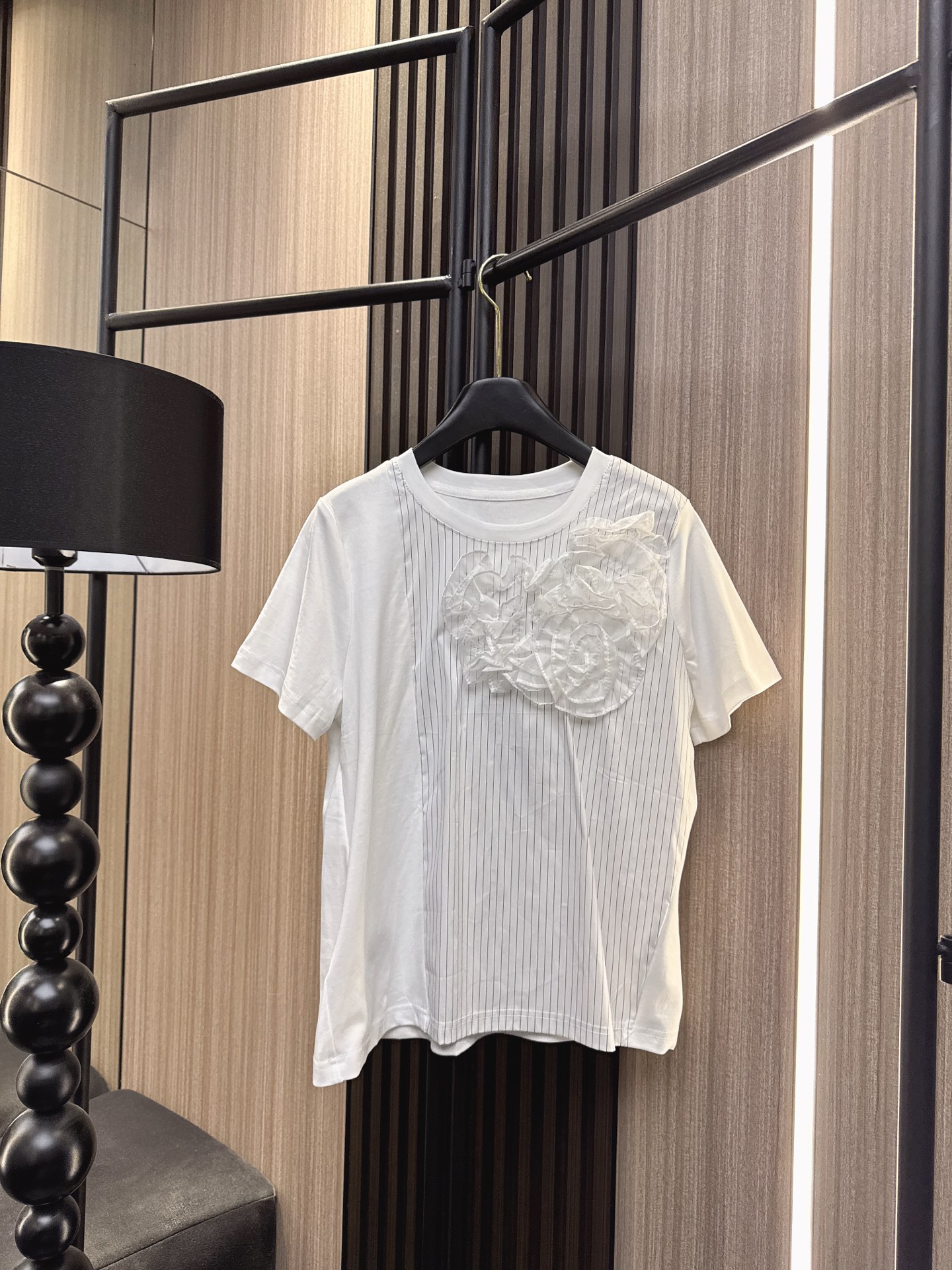✨✨✨Sacai✨✨✨2026新版💫 爆款Sacai条纹网纱花朵短袖上新，标志性解构拼接，复古条纹+立体