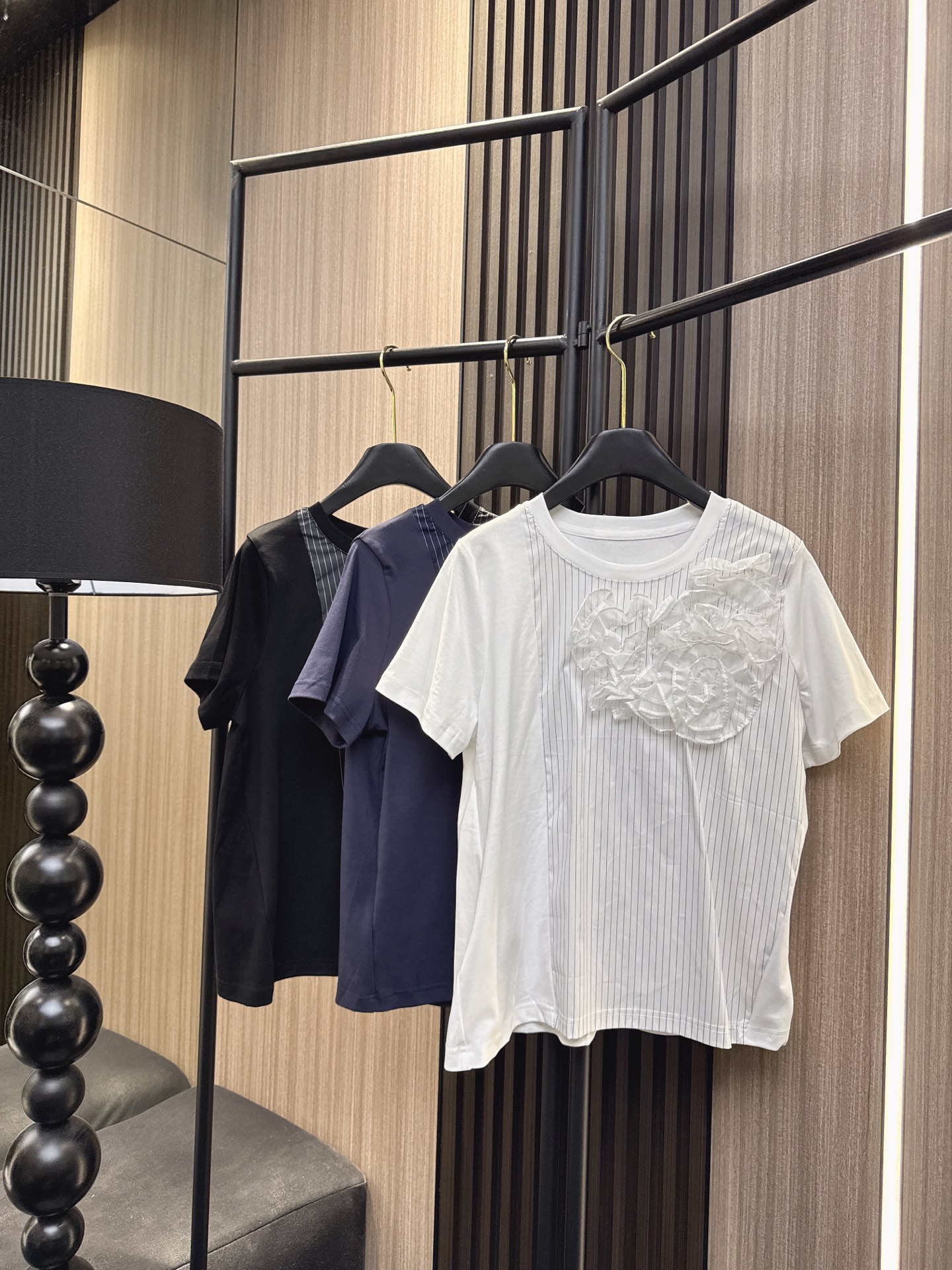 ✨✨✨Sacai✨✨✨2026新版💫 爆款Sacai条纹网纱花朵短袖上新，标志性解构拼接，复古条纹+立体