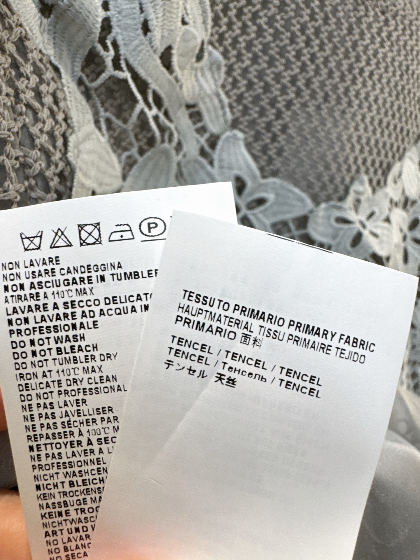 ✨✨✨MM6✨✨✨2026新版💫 天丝蕾丝假两件套套装，上衣天丝假两件蕾丝拼接，轻薄透气垂感在线，蕾丝花