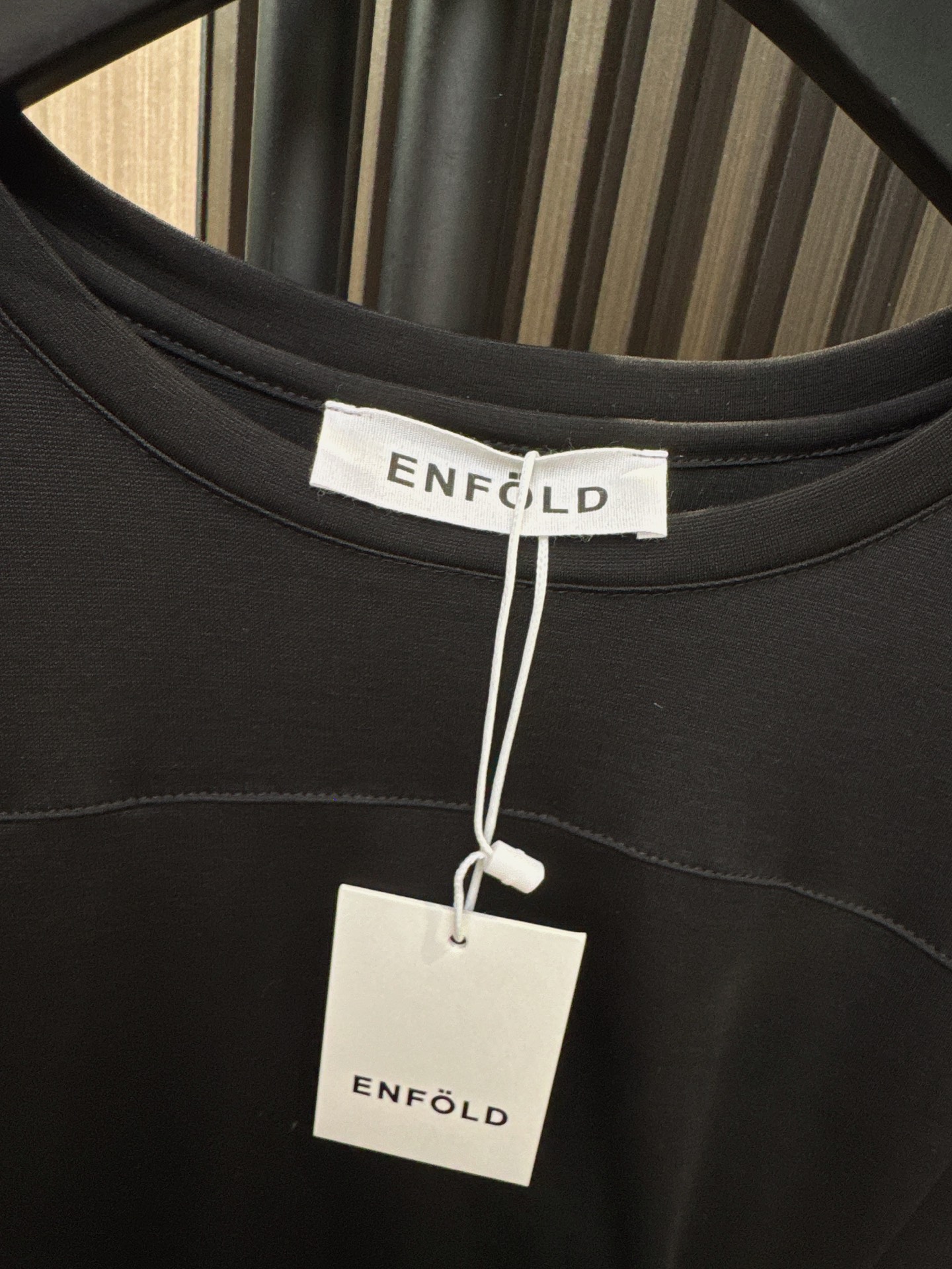 ✨✨✨ENFOLD✨✨✨2026新版ENFOLD本命解构连衣裙，腰间手工捏褶精准收束腰线，拼接不规则垂坠