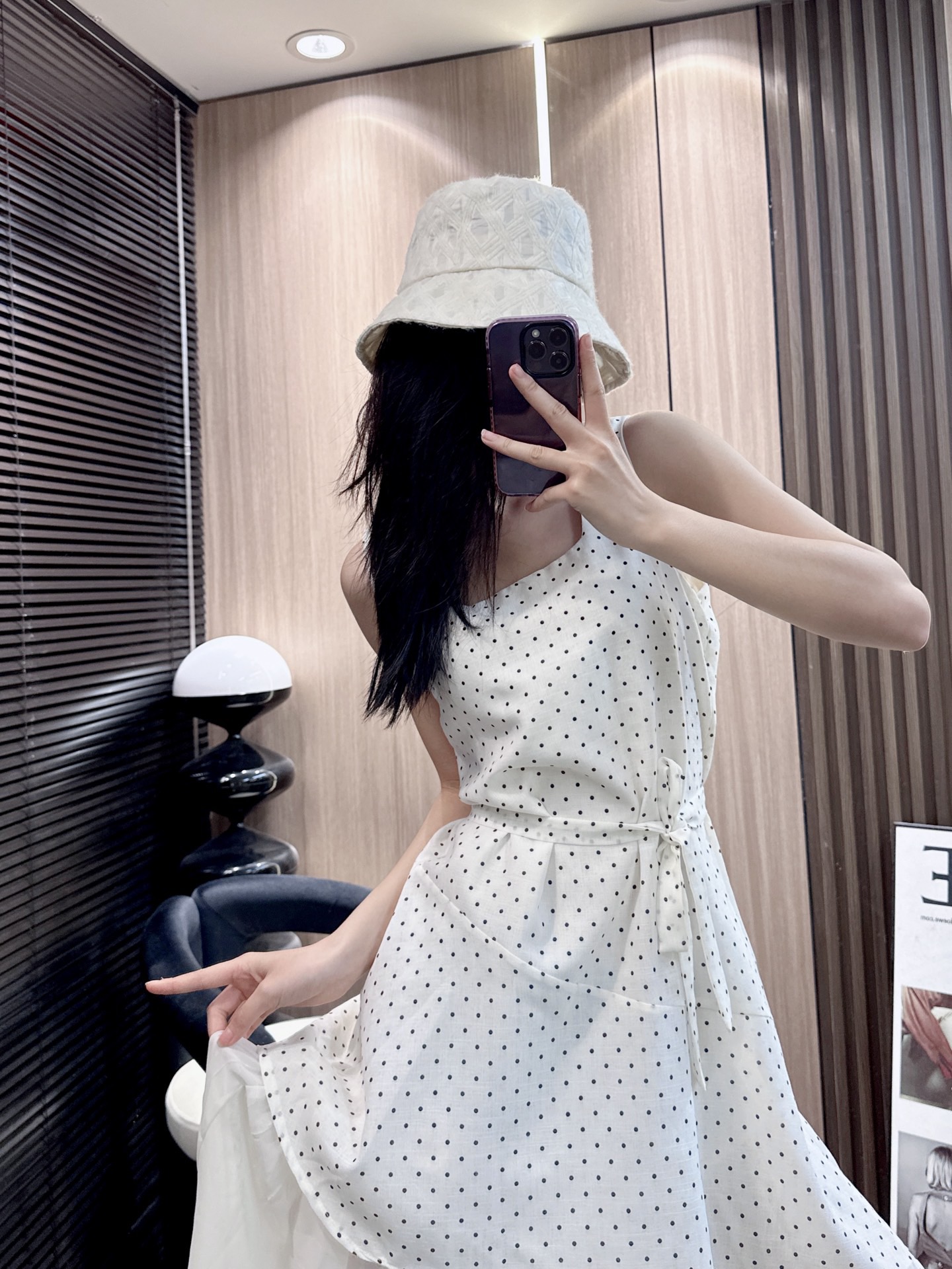 ✨✨✨N21✨✨✨2026新版💫 N21涤纶波点无袖连衣裙，经典波点元素与飘逸下摆的完美碰撞💃，轻盈透气