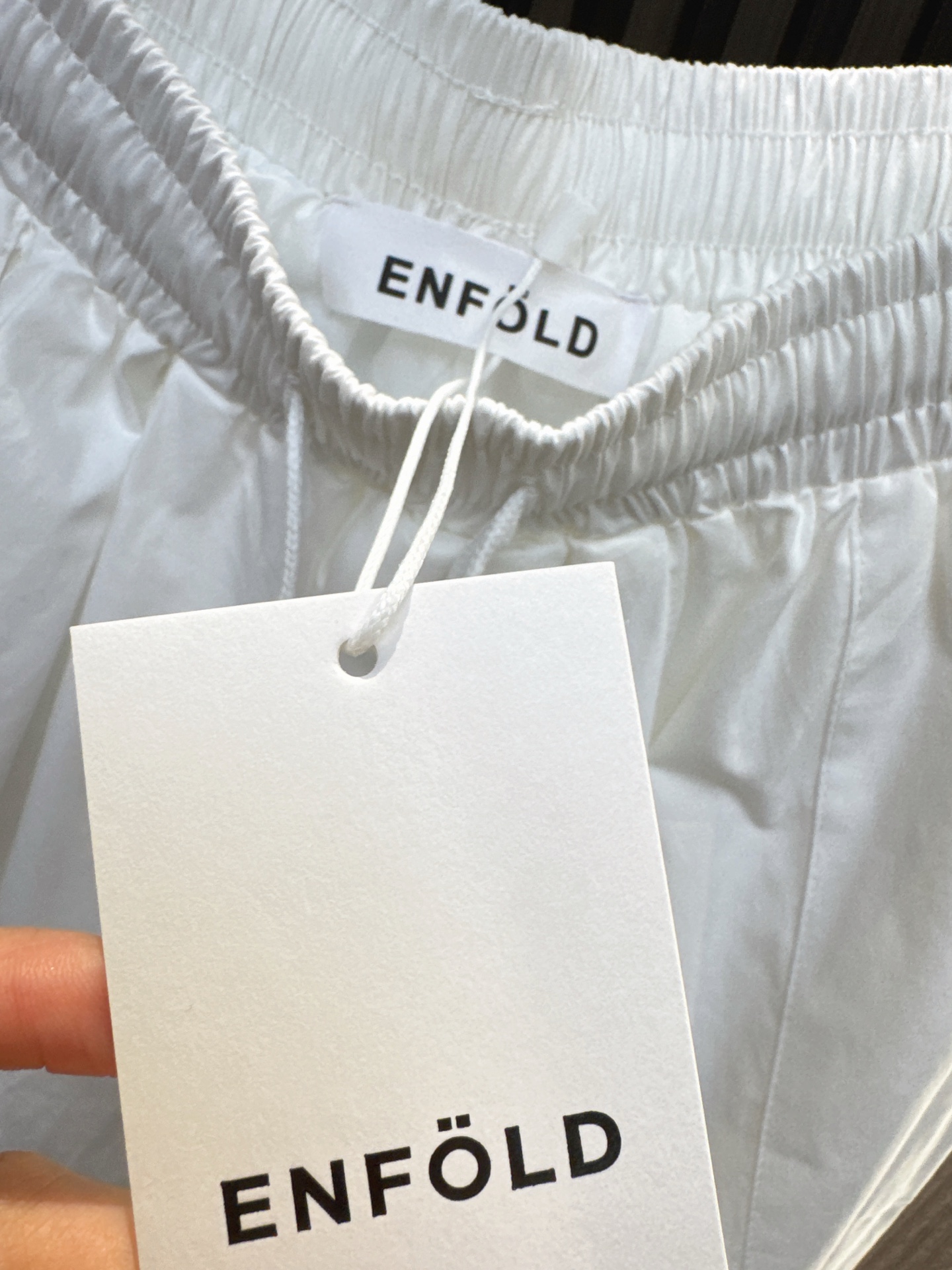 ✨✨✨ENFOLD✨✨✨2026早秋新款💫ENFOLD神裤｜侧边捏褶九分阔腿裤，标志性侧边立体捏褶是灵魂