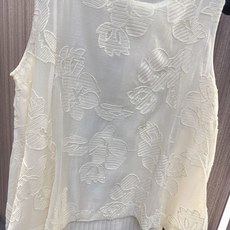 ✨✨✨伊莎贝尔✨✨✨2026新版💫 伊莎贝尔浪漫假两件无袖上衣,通透网纱拼接立体花朵刺绣,下摆压褶增加垂 ✨✨✨伊莎贝尔✨✨✨2026新版💫 伊莎贝尔浪漫假两件无袖上衣,通透网纱拼接立体花朵刺绣,下摆压褶增加垂