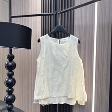 ✨✨✨伊莎贝尔✨✨✨2026新版💫 伊莎贝尔浪漫假两件无袖上衣,通透网纱拼接立体花朵刺绣,下摆压褶增加垂 ✨✨✨伊莎贝尔✨✨✨2026新版💫 伊莎贝尔浪漫假两件无袖上衣,通透网纱拼接立体花朵刺绣,下摆压褶增加垂