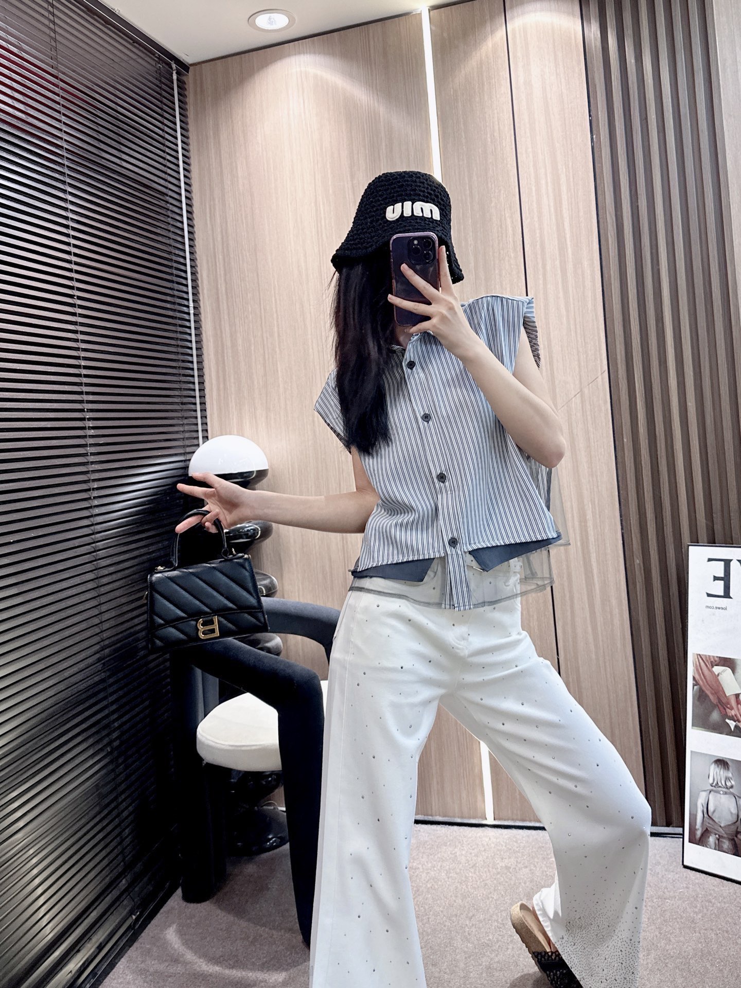 ✨✨✨玛吉拉✨✨✨2026年新版💫 玛吉拉网纱拼接条纹无袖马甲，今夏必备时尚单品！轻盈网纱与经典条纹碰撞