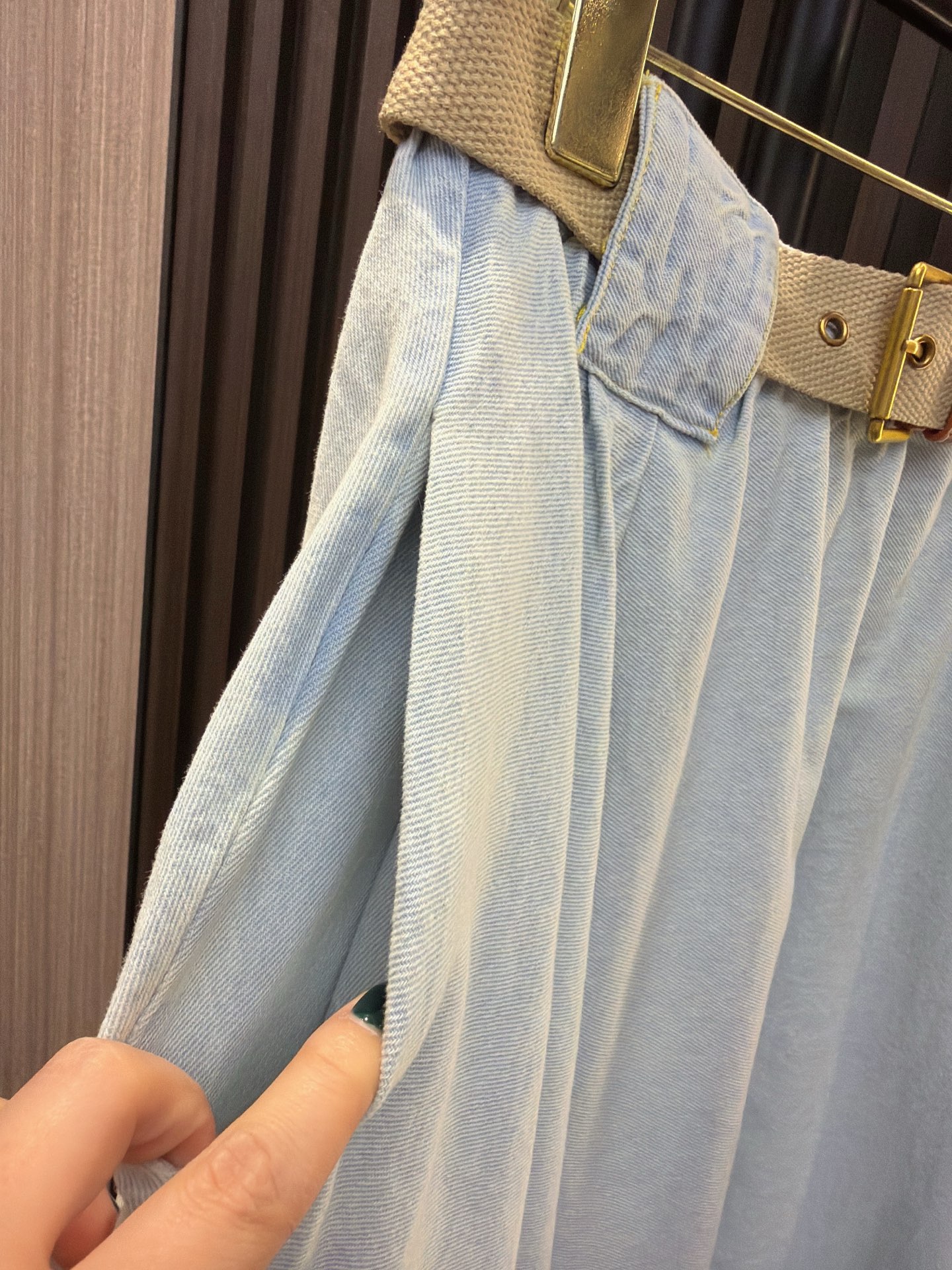 ✨✨✨miumiu✨✨ 秋款上新复古浅蓝水洗牛仔大摆半身长裙｜配原版腰带，高腰打揽褶皱设计，A字大伞裙版