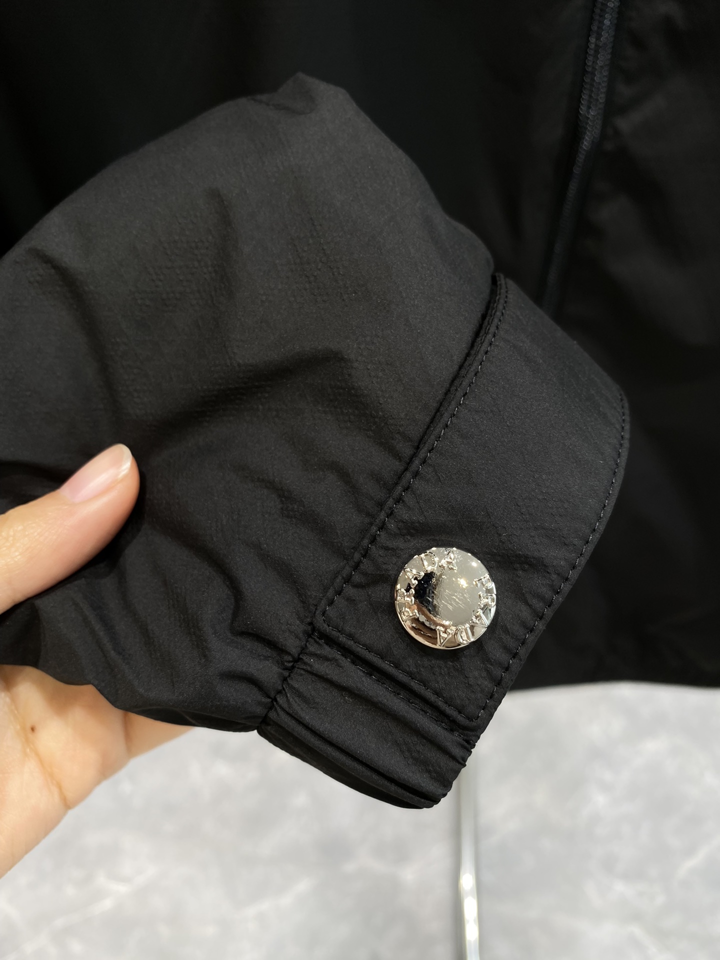 Prada Men's Spring/Summer Lightweight Zip-Up Jacket - Stylish & Functional 9 i1708609117 8145 2