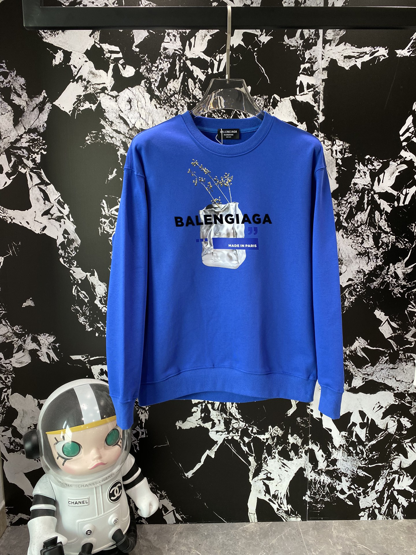 《𝙉𝙚𝙬🤍🖤巴黎家》

24新款专柜同步休闲卫衣 采用420g高克重精梳食毛毛圈纯棉卫衣面料制成，面料手