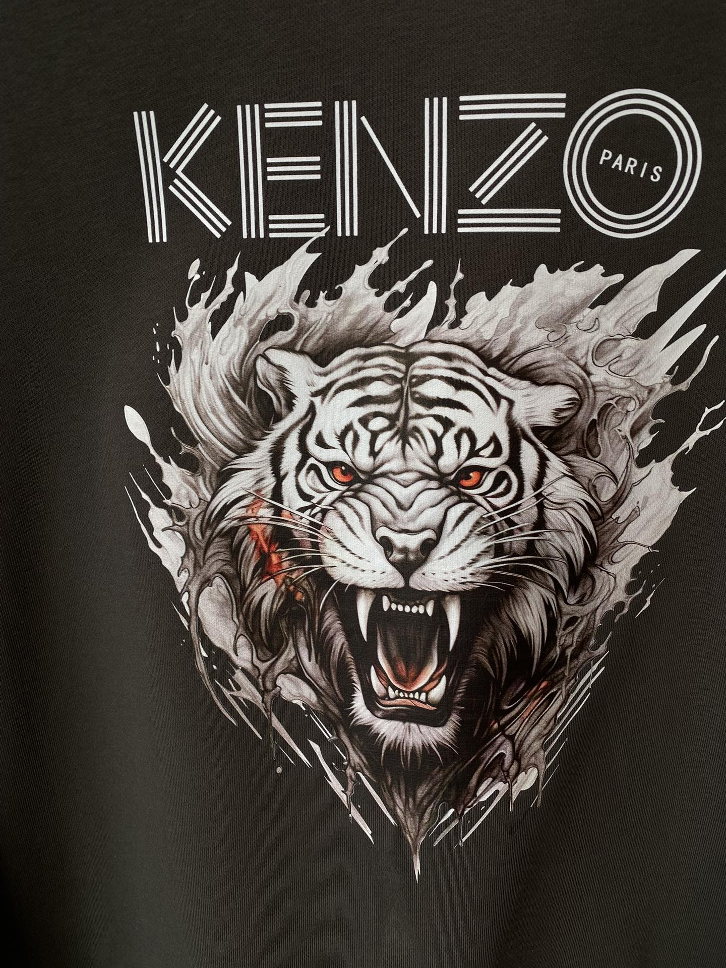 《𝙉𝙚𝙬🤍🖤KENZO家》

高端定制 24FW秋冬新款圆领卫衣 精心设计、兼具舒适性和精致感的专属和系