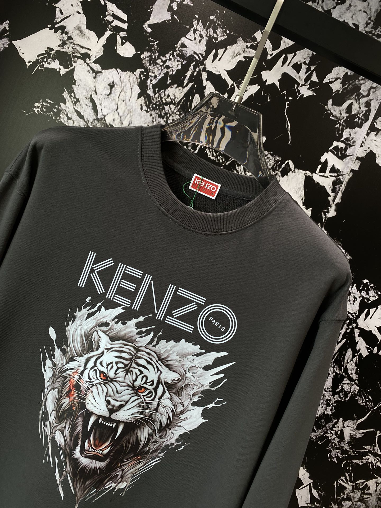 《𝙉𝙚𝙬🤍🖤KENZO家》

高端定制 24FW秋冬新款圆领卫衣 精心设计、兼具舒适性和精致感的专属和系