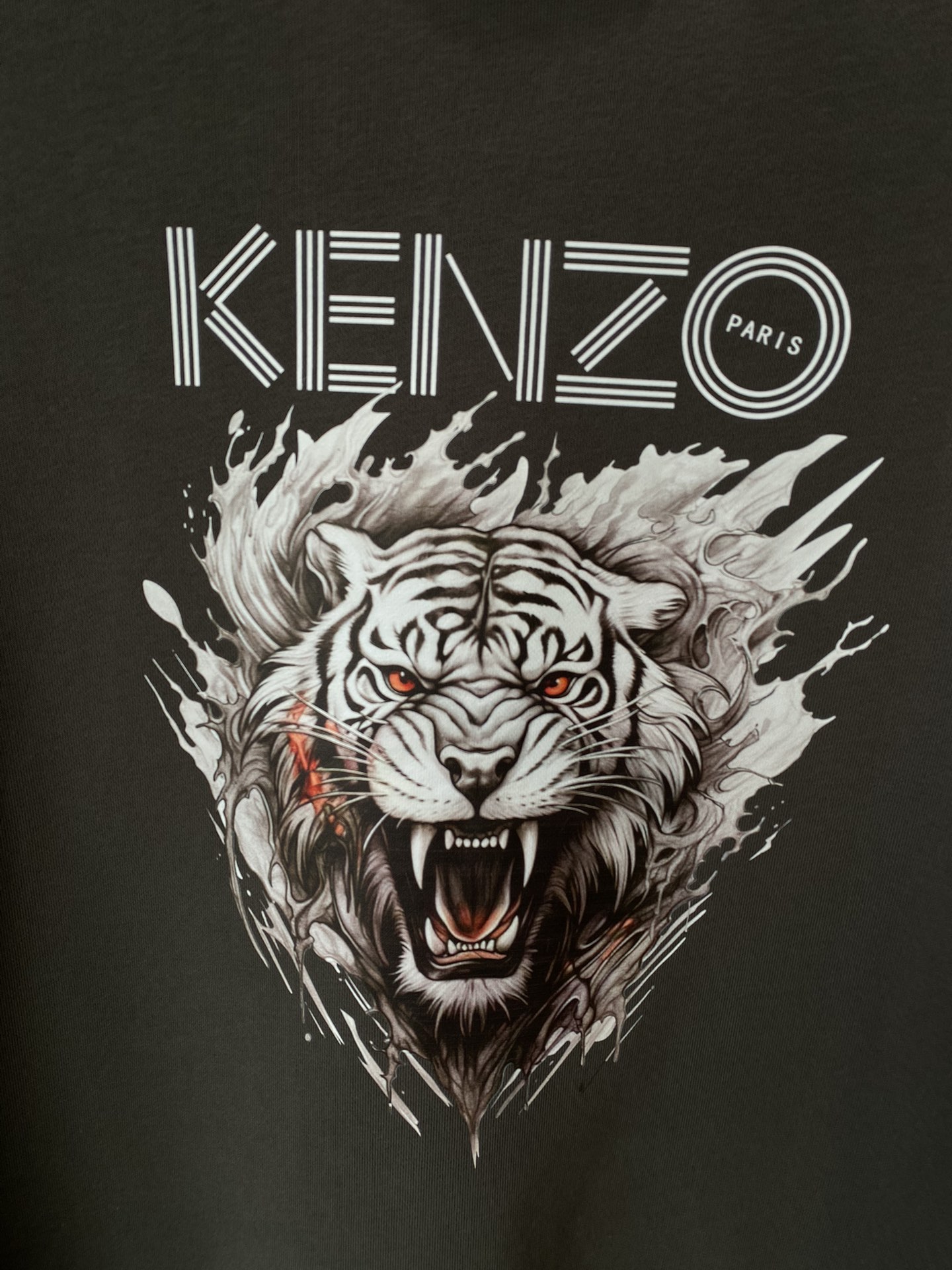 《𝙉𝙚𝙬🤍🖤KENZO家》

高端定制 24FW秋冬新款圆领卫衣 精心设计、兼具舒适性和精致感的专属和系