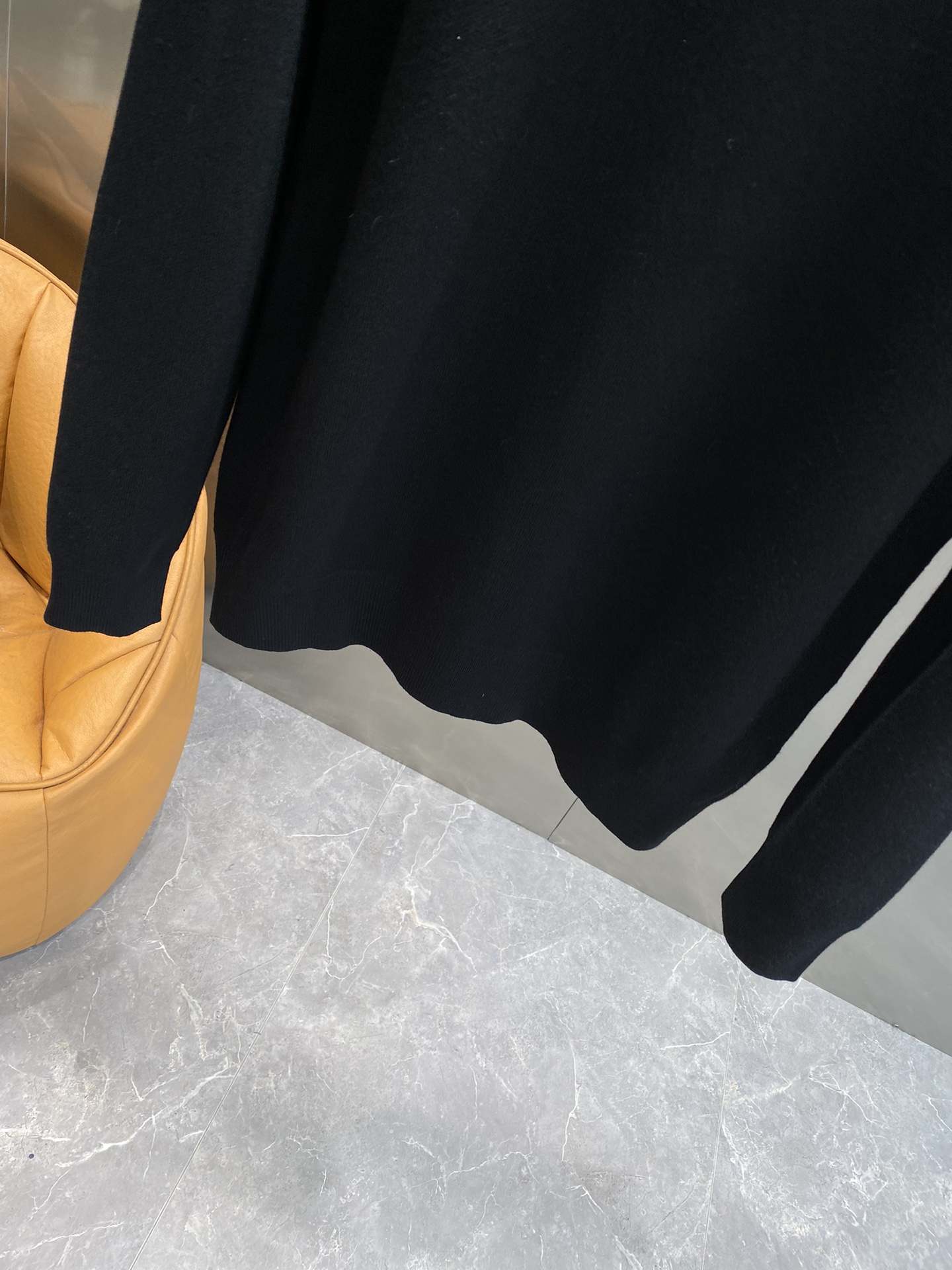《𝙉𝙚𝙬🤍🖤普家》

🆕 秋冬新品 都市风十足 经典简约大气图案设计针织毛衣。 采用进口 柔软细腻 非常