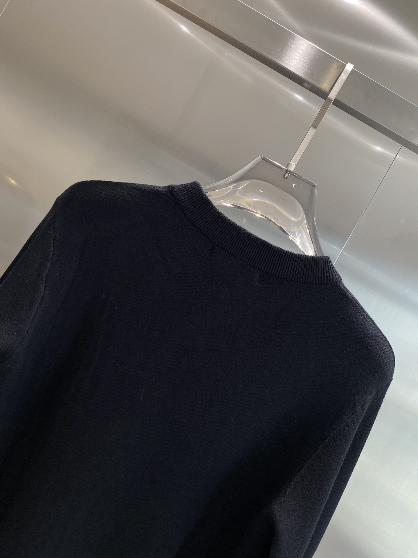 《𝙉𝙚𝙬🤍🖤普家》

🆕 秋冬新品 都市风十足 经典简约大气图案设计针织毛衣。 采用进口 柔软细腻 非常