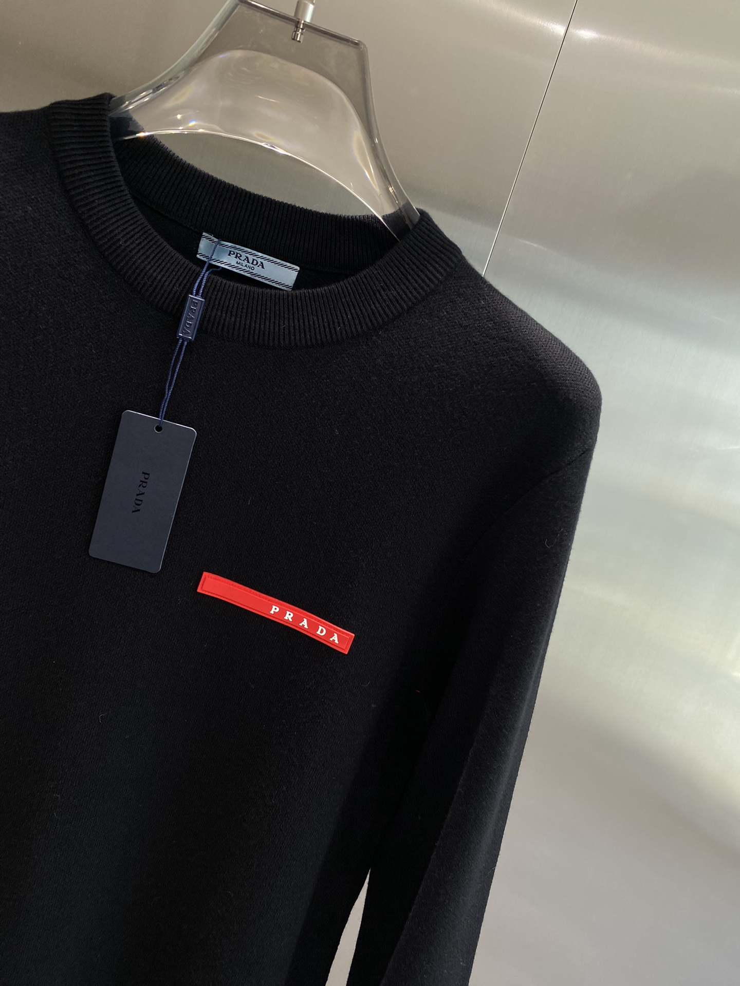《𝙉𝙚𝙬🤍🖤普家》

🆕 秋冬新品 都市风十足 经典简约大气图案设计针织毛衣。 采用进口 柔软细腻 非常