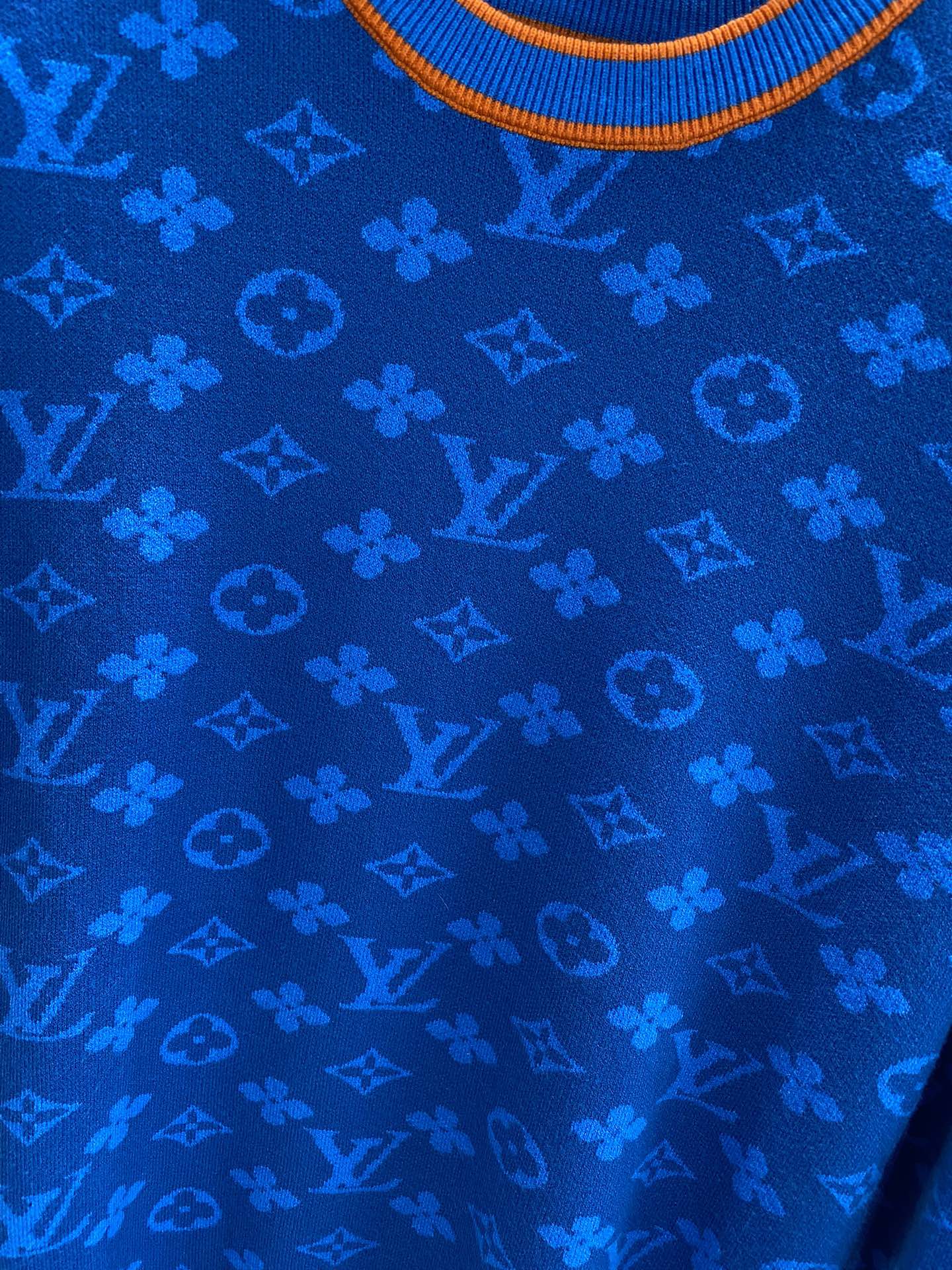 《𝙉𝙚𝙬🤍🖤迪家》

ss秋冬新品时尚休闲打底单穿圆领休闲基础高档精纺短袖毛衣 舒适保暖！抗起球👍🏼不刺