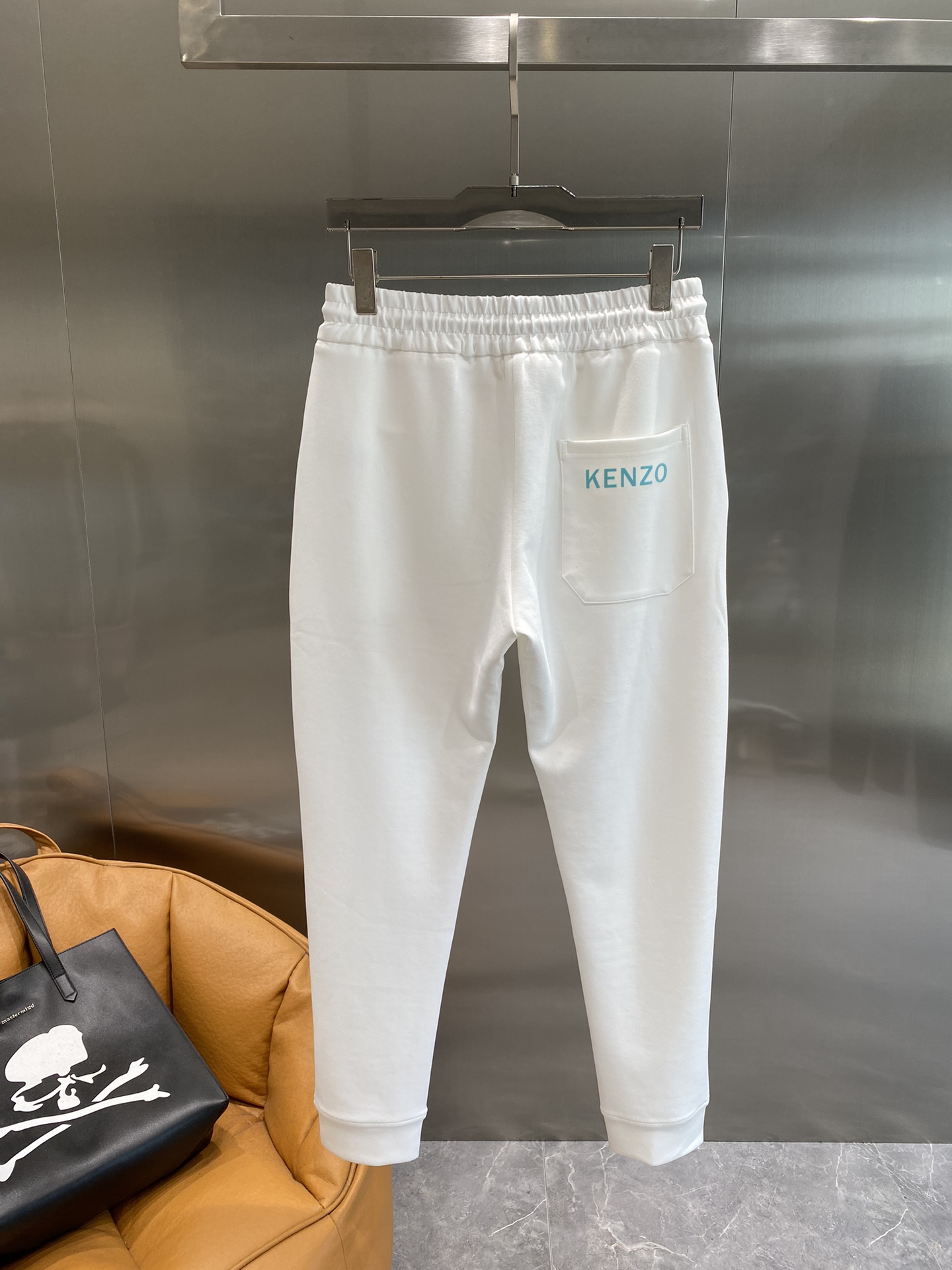 《𝙉𝙚𝙬🤍🖤KENZO家》

高端定制 24fw秋冬新款休闲裤精心设计、兼具舒适性和精致感的专属和系列，