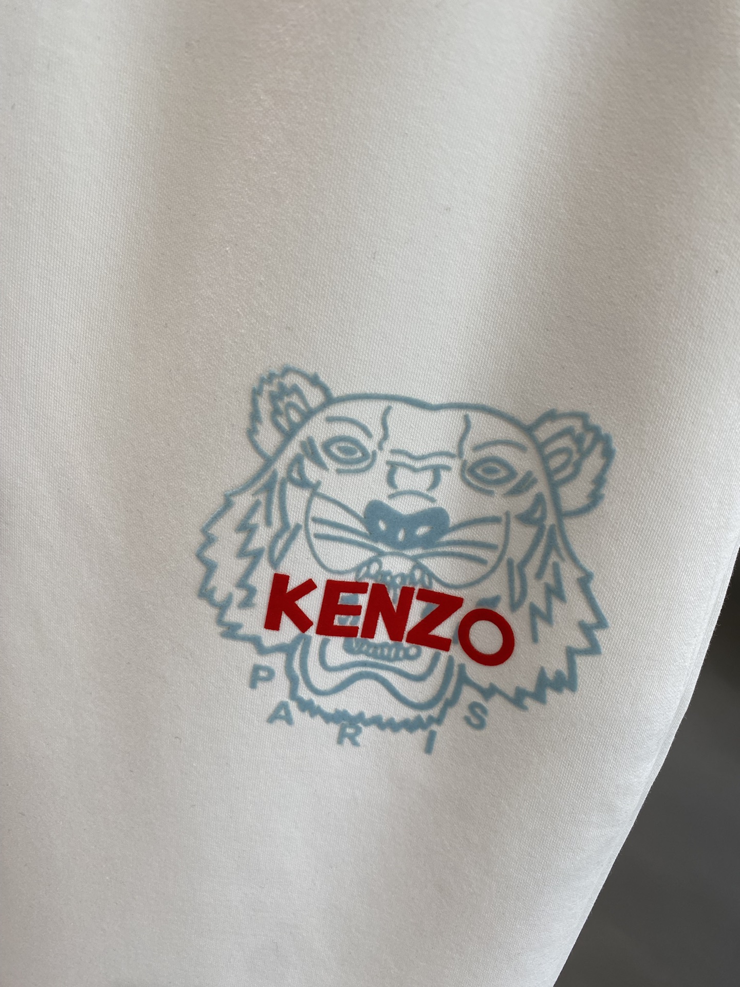 《𝙉𝙚𝙬🤍🖤KENZO家》

高端定制 24fw秋冬新款休闲裤精心设计、兼具舒适性和精致感的专属和系列，