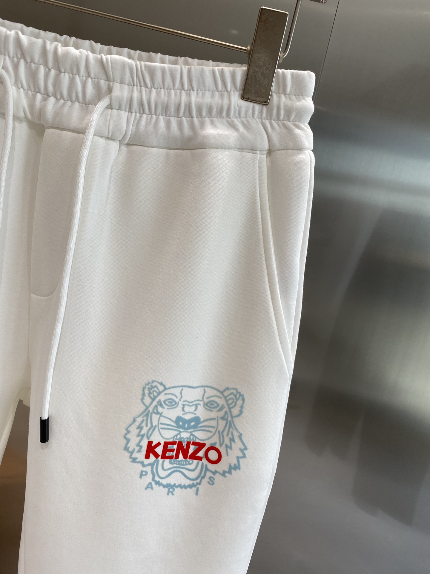 《𝙉𝙚𝙬🤍🖤KENZO家》

高端定制 24fw秋冬新款休闲裤精心设计、兼具舒适性和精致感的专属和系列，