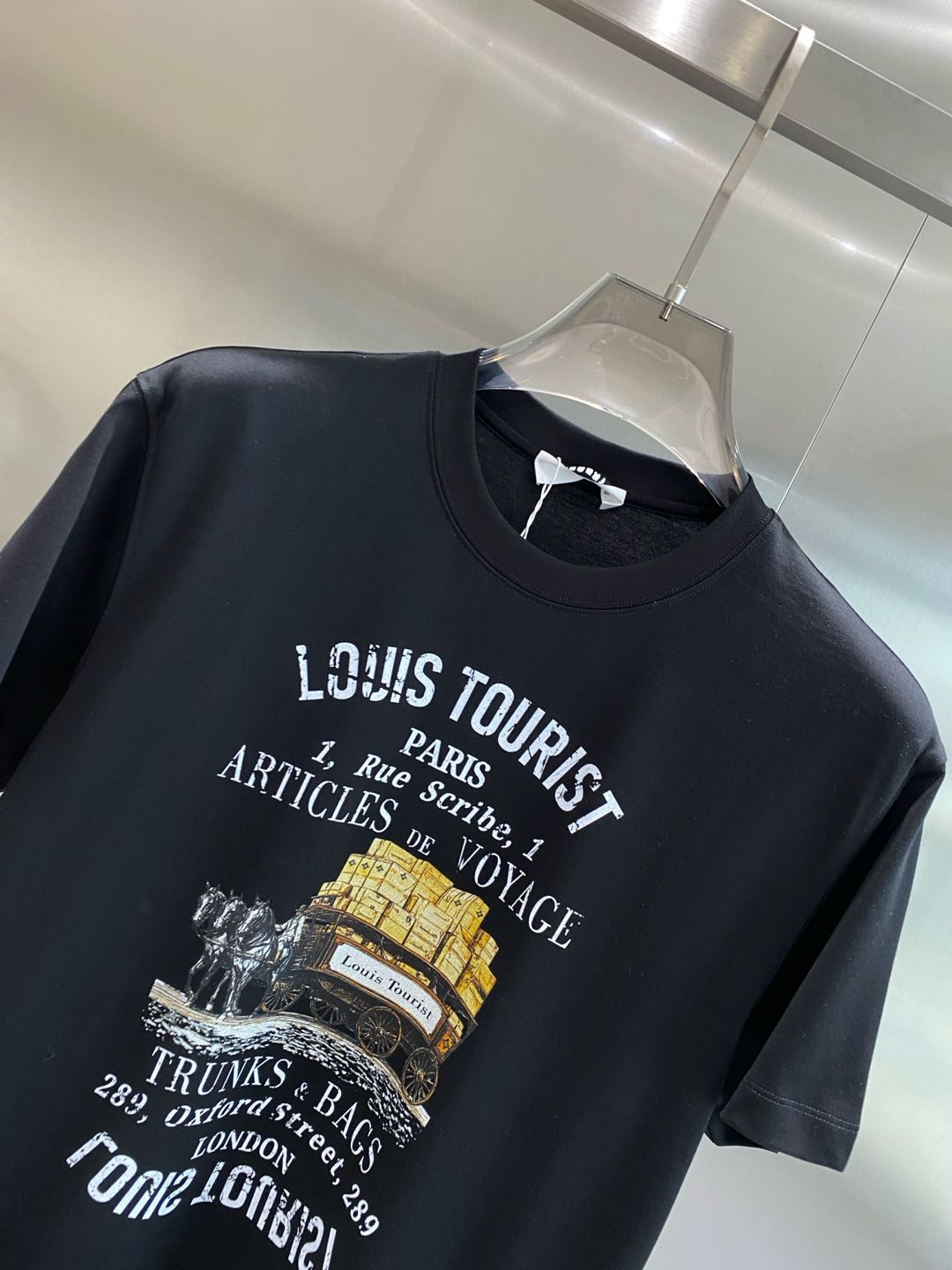 《𝙉𝙚𝙬🤍🖤驴家》

2025春夏新品短袖 时尚经典圆领短袖 时尚单品设计，更加时尚舒适，高标准定制，上