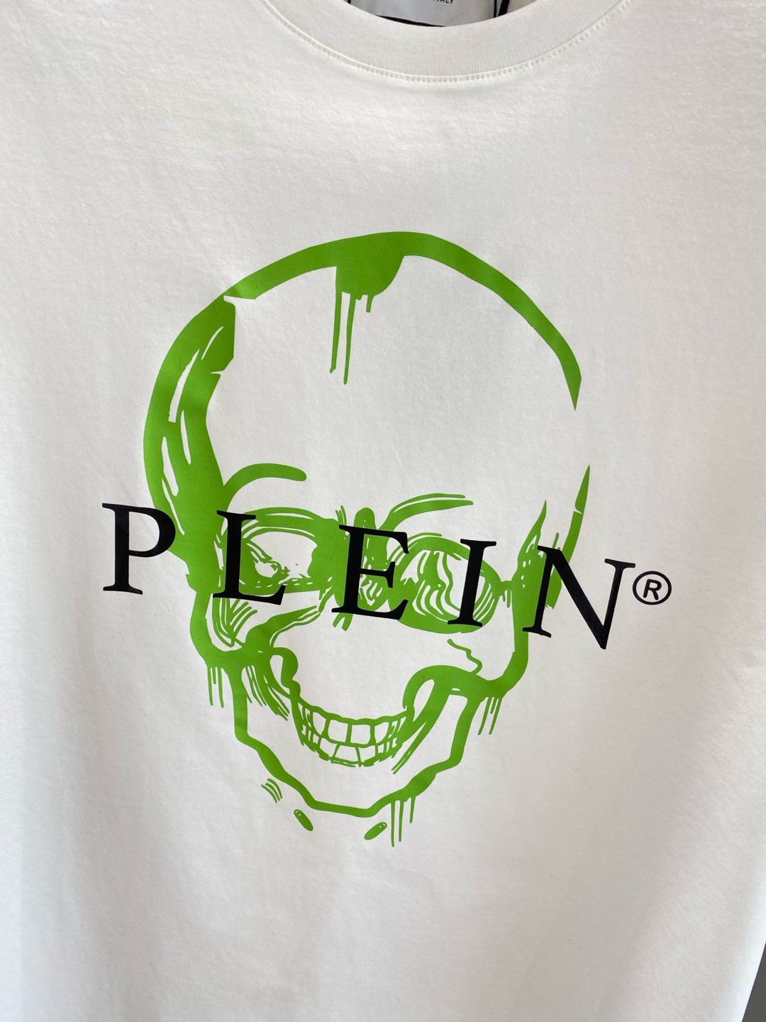 《𝙉𝙚𝙬🤍🖤PP家》

2025SS春夏最新款圆领时尚短袖T恤，官网同步，专柜纯棉面料！贴肤舒适，耐看又