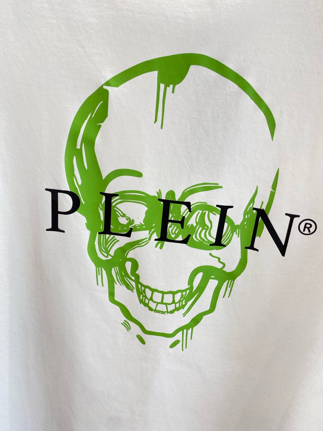 《𝙉𝙚𝙬🤍🖤PP家》

2025SS春夏最新款圆领时尚短袖T恤，官网同步，专柜纯棉面料！贴肤舒适，耐看又