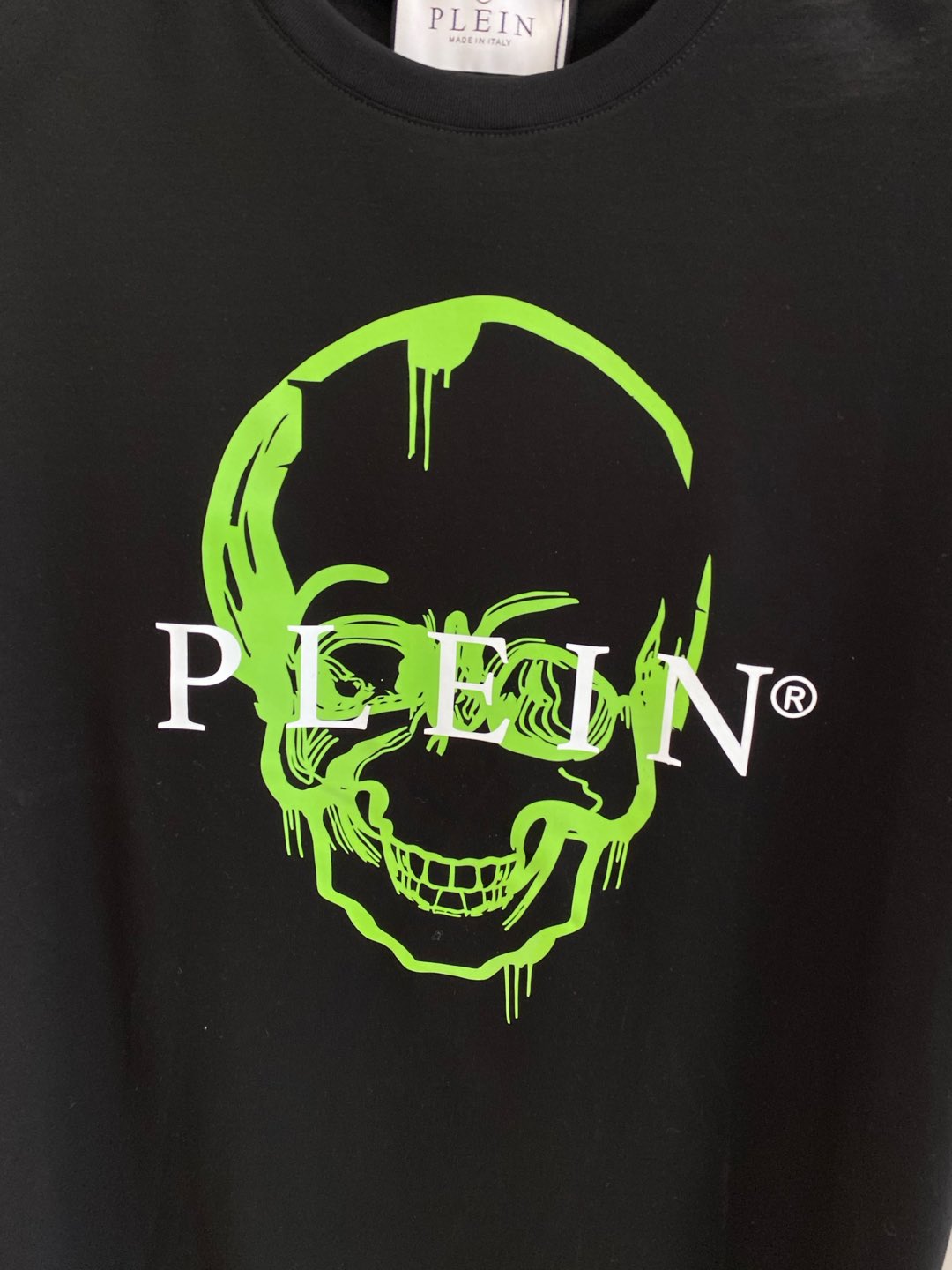 《𝙉𝙚𝙬🤍🖤PP家》

2025SS春夏最新款圆领时尚短袖T恤，官网同步，专柜纯棉面料！贴肤舒适，耐看又